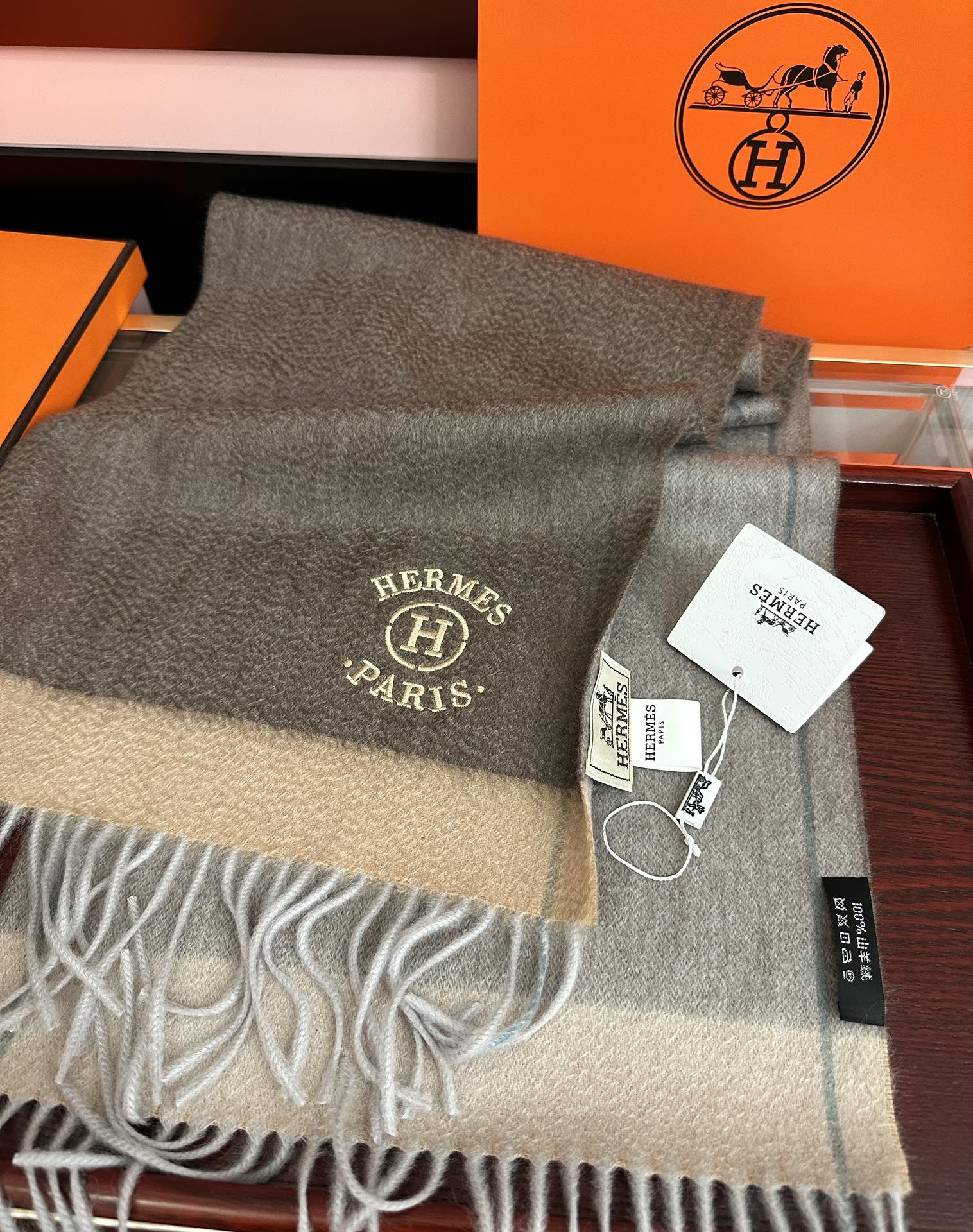 上新。 85%山羊绒 爱马仕[爱心]采用内蒙古山羊绒，2025最新款男女通用情侣款👫重磅推荐💥 经典的格