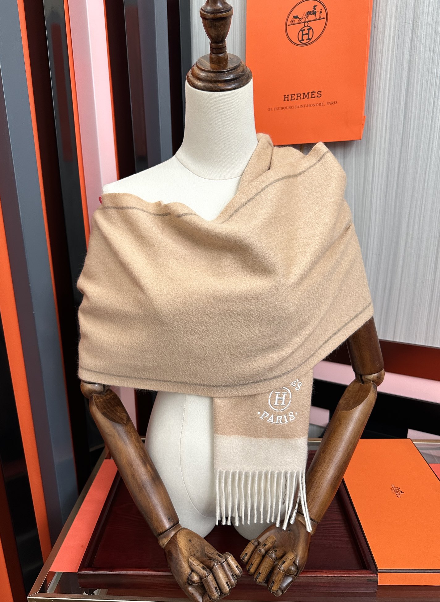 上新。 85%山羊绒 爱马仕[爱心]采用内蒙古山羊绒，2025最新款男女通用情侣款👫重磅推荐💥 经典的格