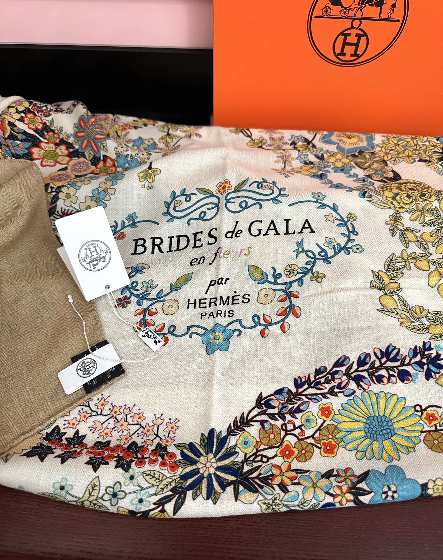 。 爱马仕 ZG同步[太阳]2025今年的新款，我就不推荐了回头分享一下部分复刻款的老款信息资料供大家参