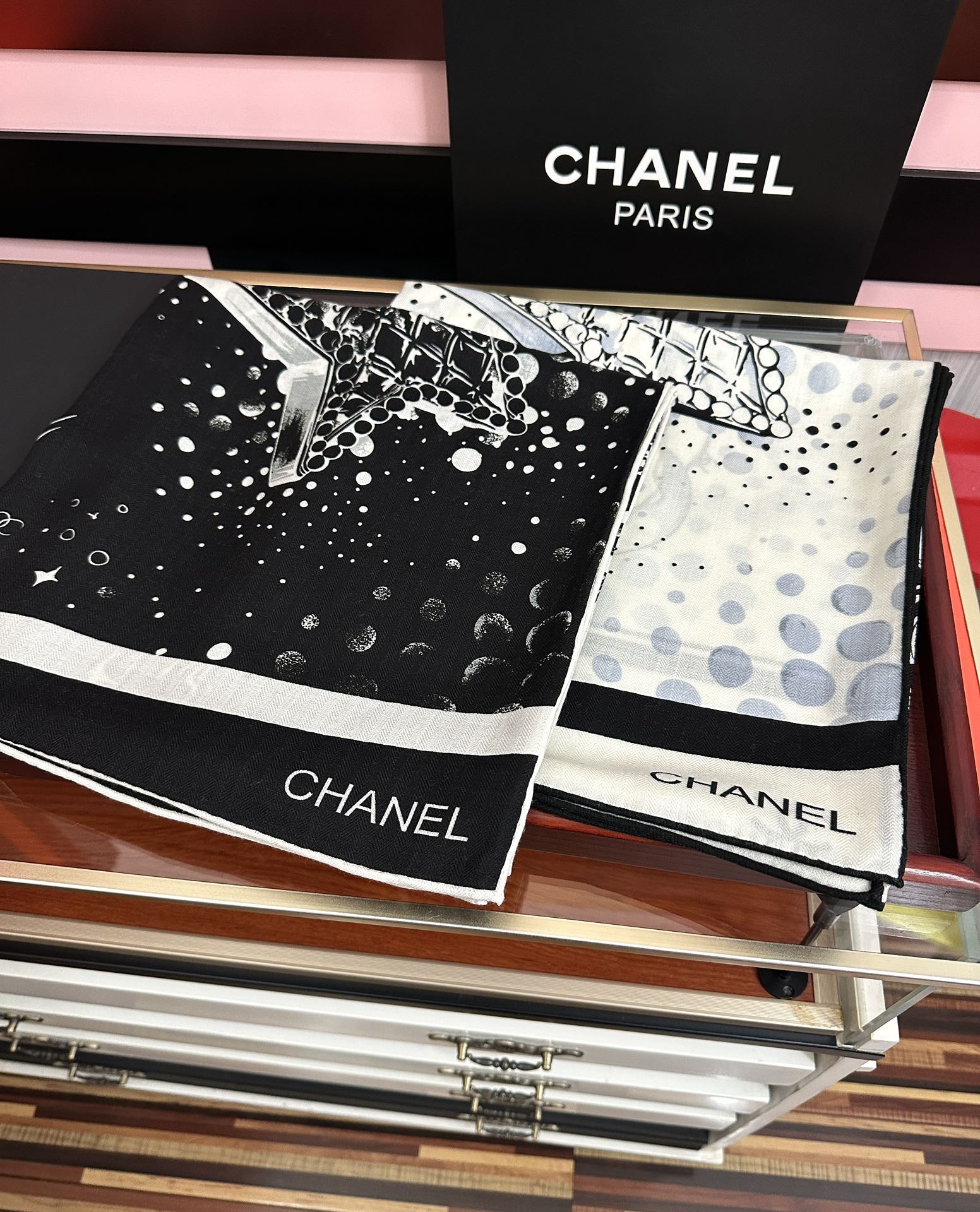 新款❤️ 2025 香奈儿 太美了 【双面同色】[礼物]~气质到骨子里[色]香奶奶新一季的面料超高级，真