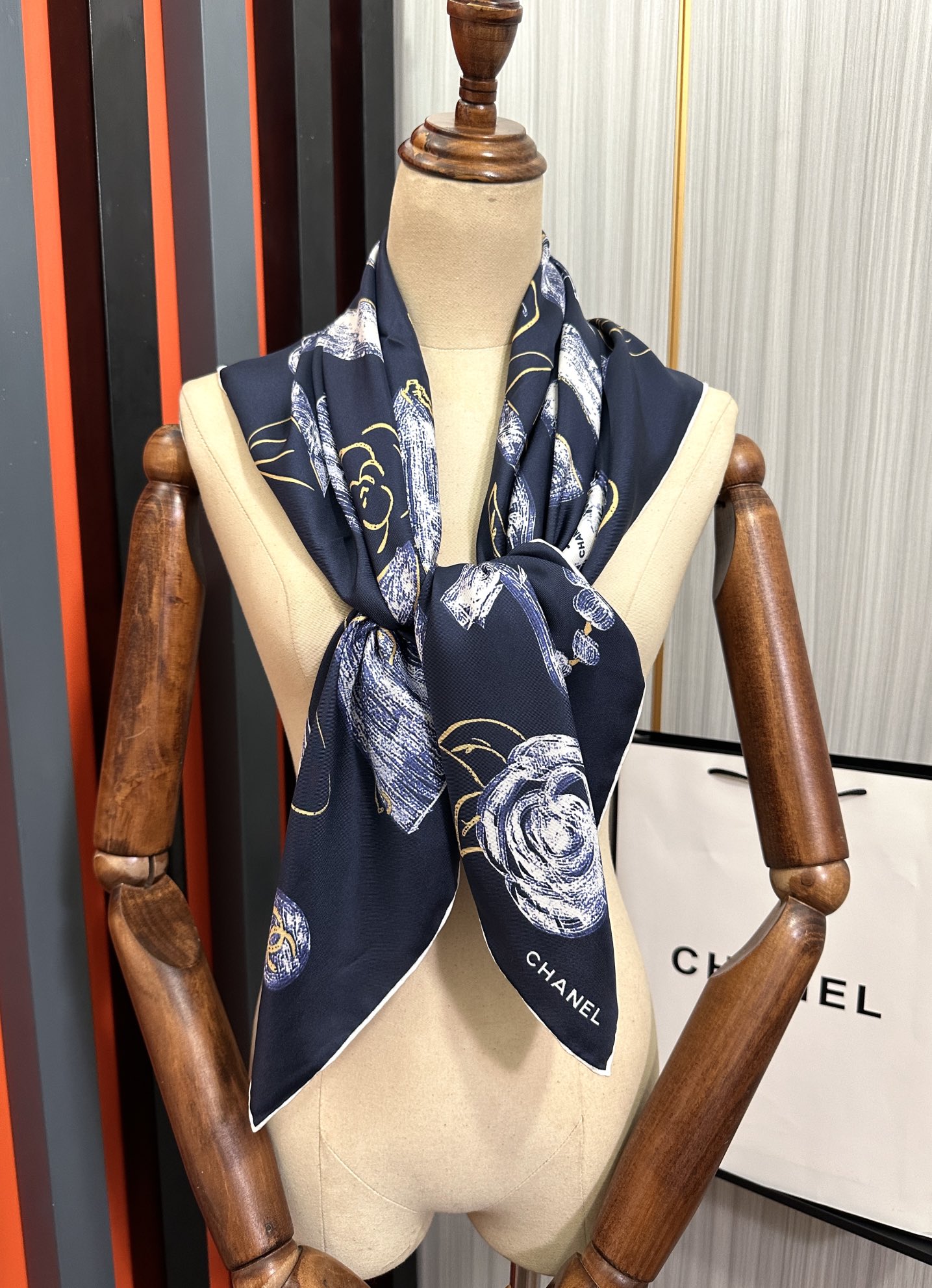 。新品 小香🌟太美了[庆祝]四季都可以用‼️真心美的让人非常非常心动 上身效果简直美翻了 品质非常完美👍