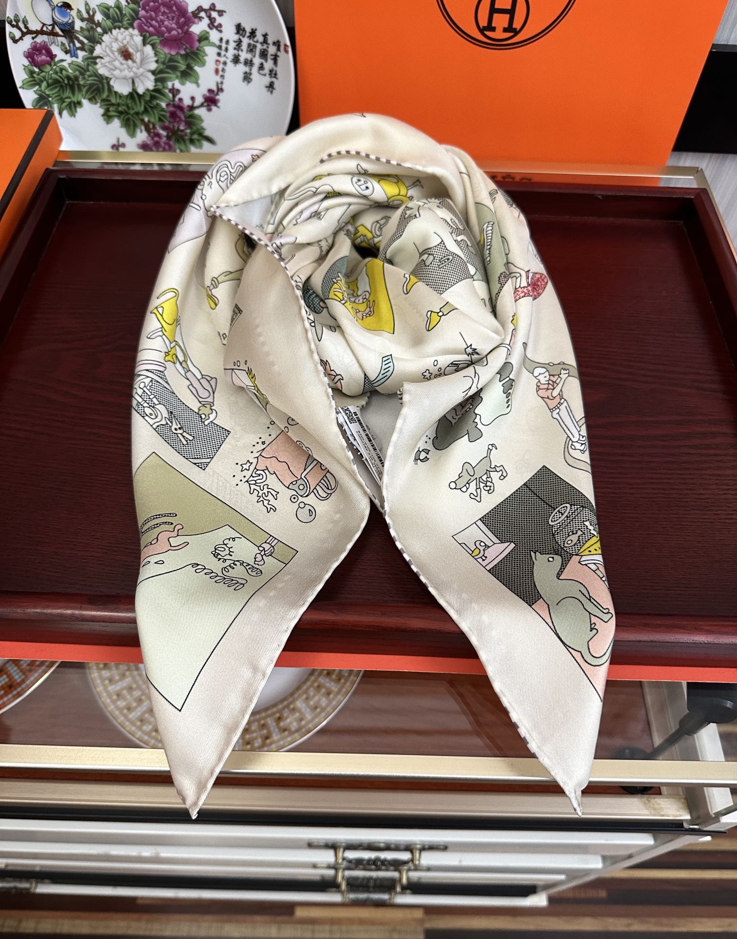 。高版本 爱马仕 官网同步 2025新款，精致手工卷边，买到都说好👍下手一定要快高端 大爱❤️女人尤物 