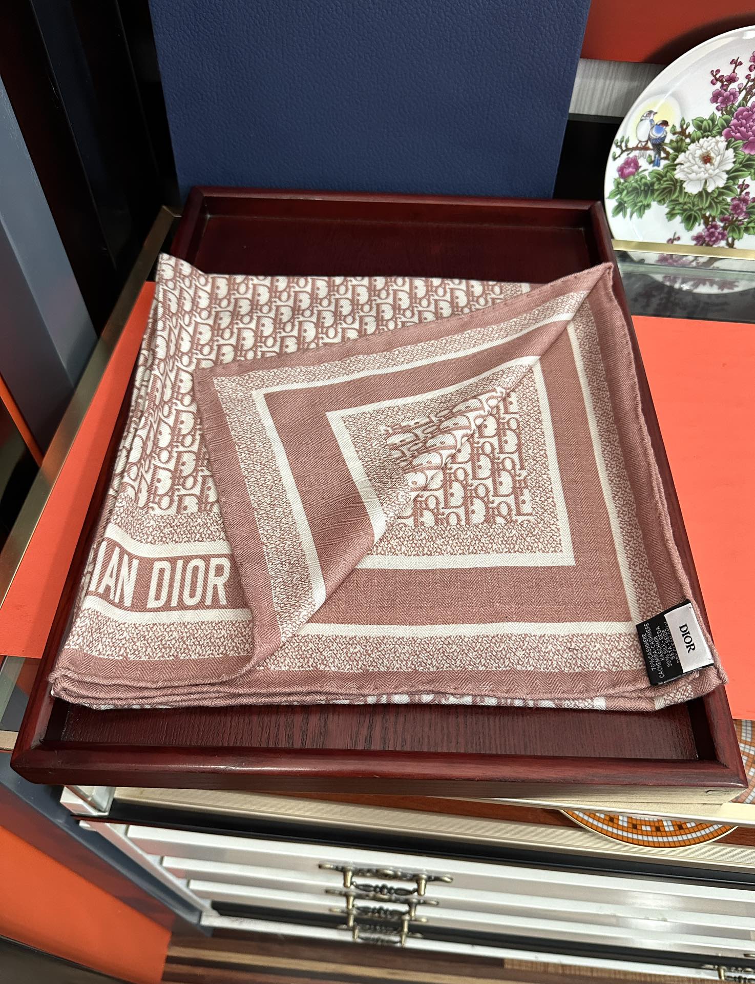 新款迪奥。2010双面同色【D字母】太美了[吃瓜]下手一定要快[嘴唇]四季都可以用[勾引]真心美的让人非