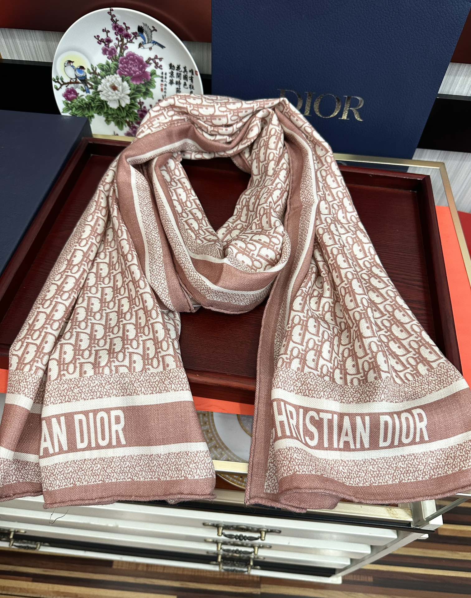 新款迪奥。2010双面同色【D字母】太美了[吃瓜]下手一定要快[嘴唇]四季都可以用[勾引]真心美的让人非