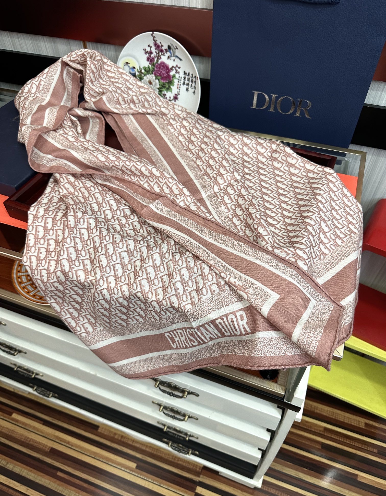 新款迪奥。2010双面同色【D字母】太美了[吃瓜]下手一定要快[嘴唇]四季都可以用[勾引]真心美的让人非