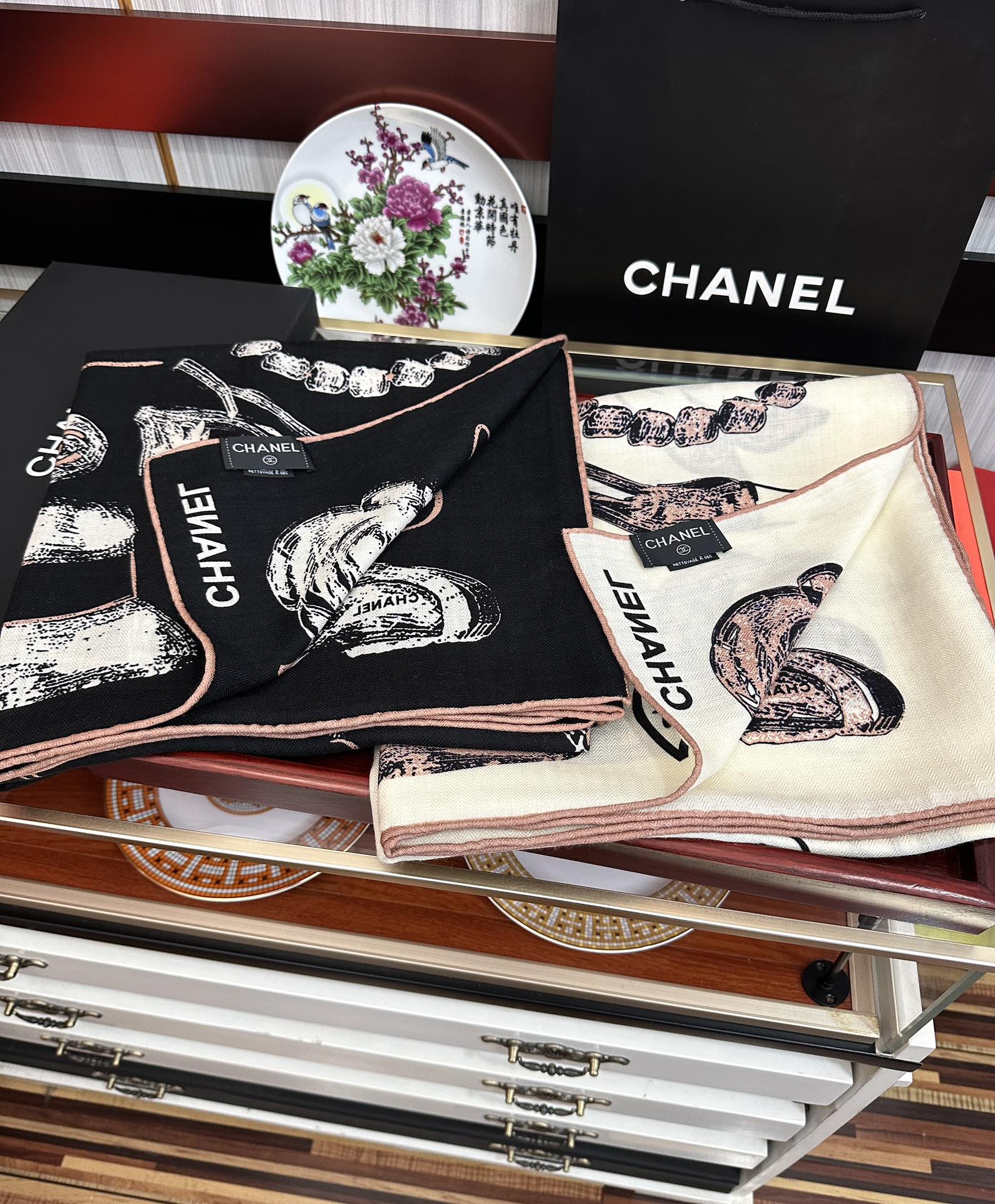 上新❤️2025 香奈儿 太美了 【双面同色】[發]经典茶花帽子🎩设计优雅风[礼物]~气质到骨子里[色]