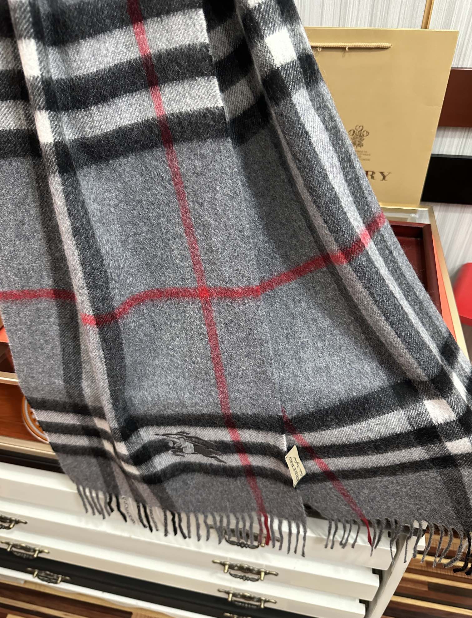 。85%羊绒 巴宝莉2025情侣款最爆款【采用内蒙古山羊绒】🎉男女士情侣款👫围巾‼️太美了😎让人耳目一新