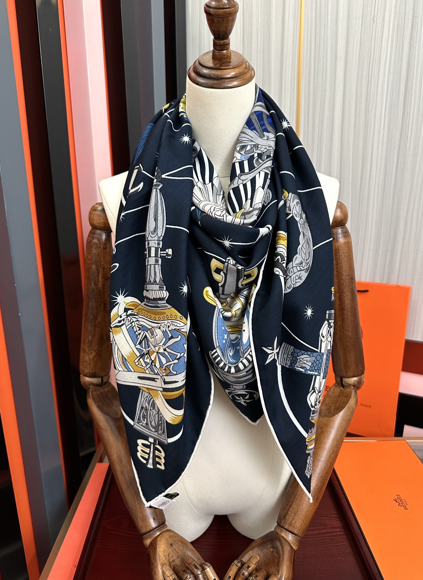 。新款 爱马仕 官网同步【星辰合唱曲】2025秋冬新款[爱心]新一季丝巾采购清单估计各位养马人们已经列好