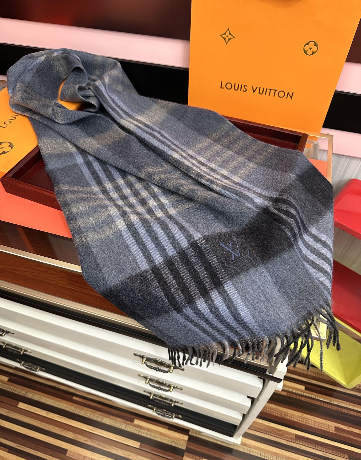 上新。L家2025最爆款【采用内蒙古山羊绒】🎉男女士情侣款👫围巾‼️太美了😎让人耳目一新的感觉[色][色
