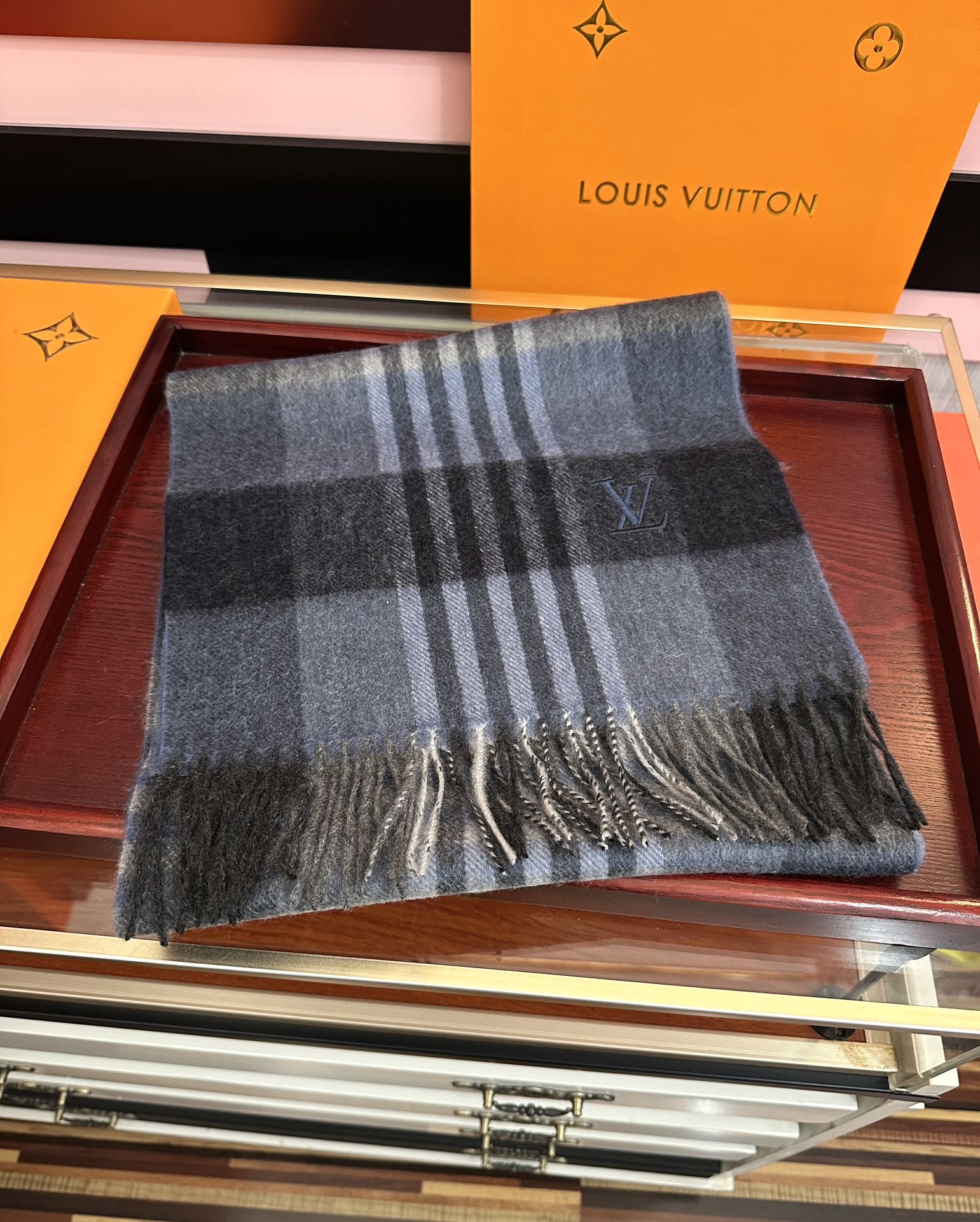 上新。L家2025最爆款【采用内蒙古山羊绒】🎉男女士情侣款👫围巾‼️太美了😎让人耳目一新的感觉[色][色