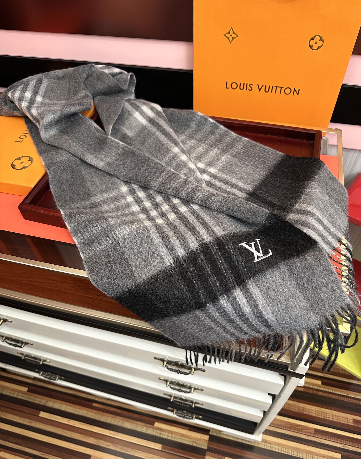 上新。L家2025最爆款【采用内蒙古山羊绒】🎉男女士情侣款👫围巾‼️太美了😎让人耳目一新的感觉[色][色