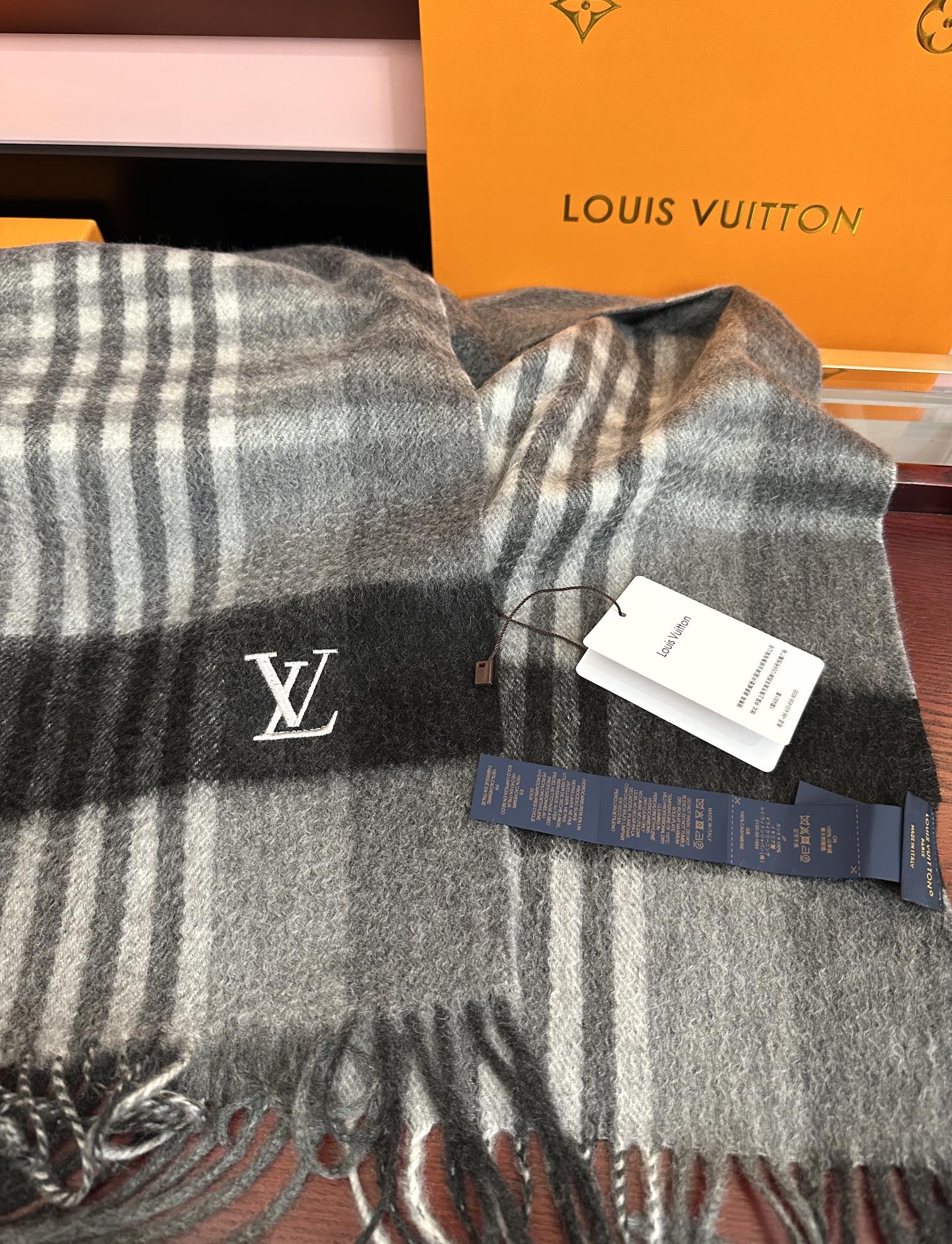 上新。L家2025最爆款【采用内蒙古山羊绒】🎉男女士情侣款👫围巾‼️太美了😎让人耳目一新的感觉[色][色