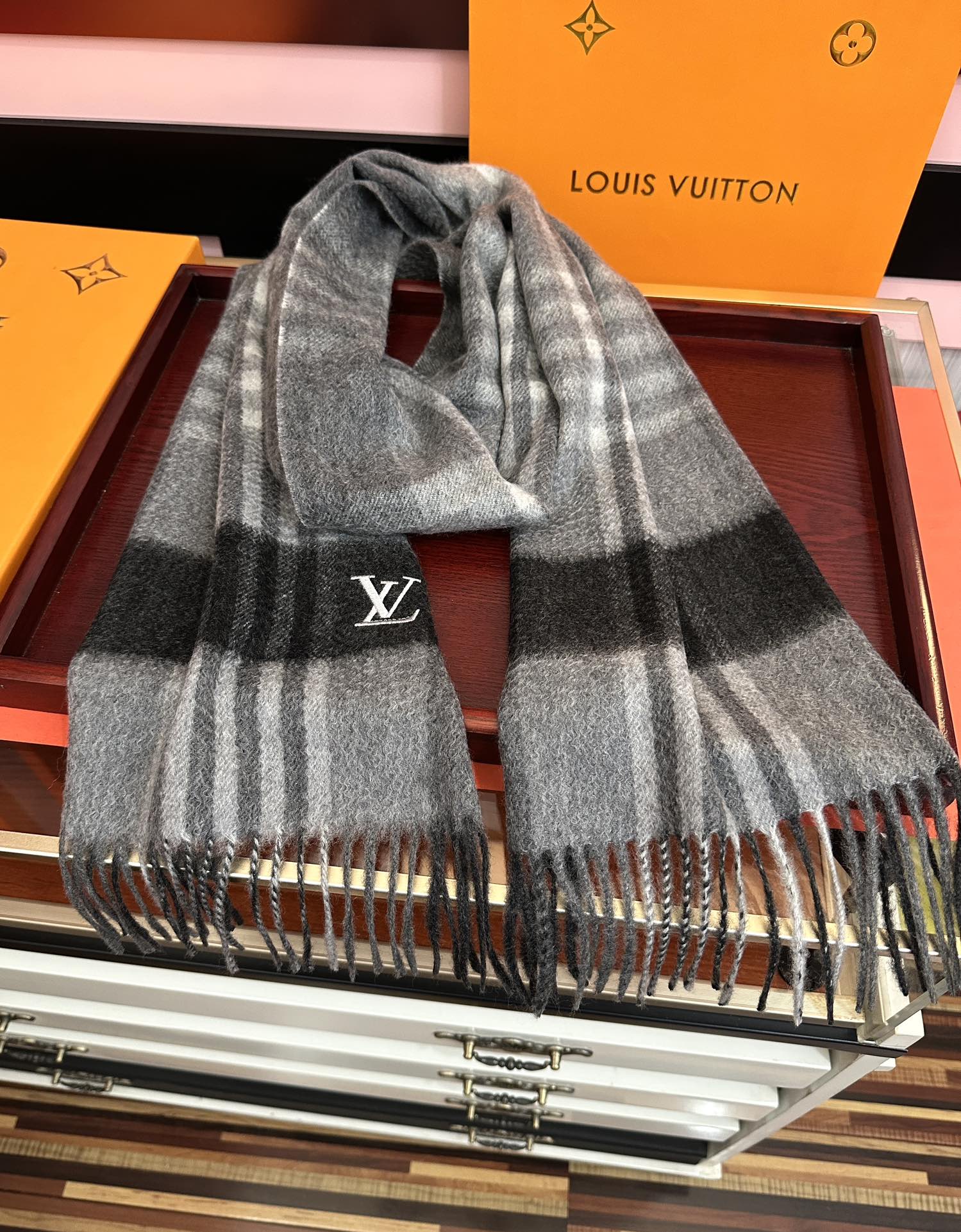 上新。L家2025最爆款【采用内蒙古山羊绒】🎉男女士情侣款👫围巾‼️太美了😎让人耳目一新的感觉[色][色