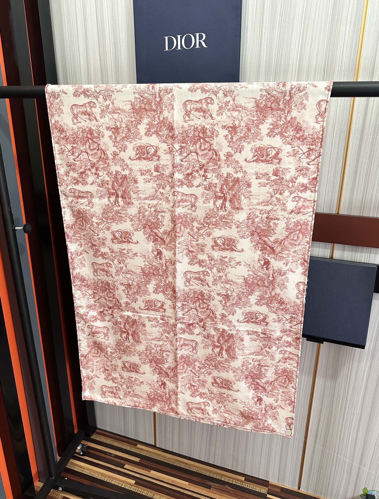 新款 2025迪奥。双面同色【动物丛林】最流行的花型 太美了[吃瓜]下手一定要快[嘴唇]四季都可以用[勾