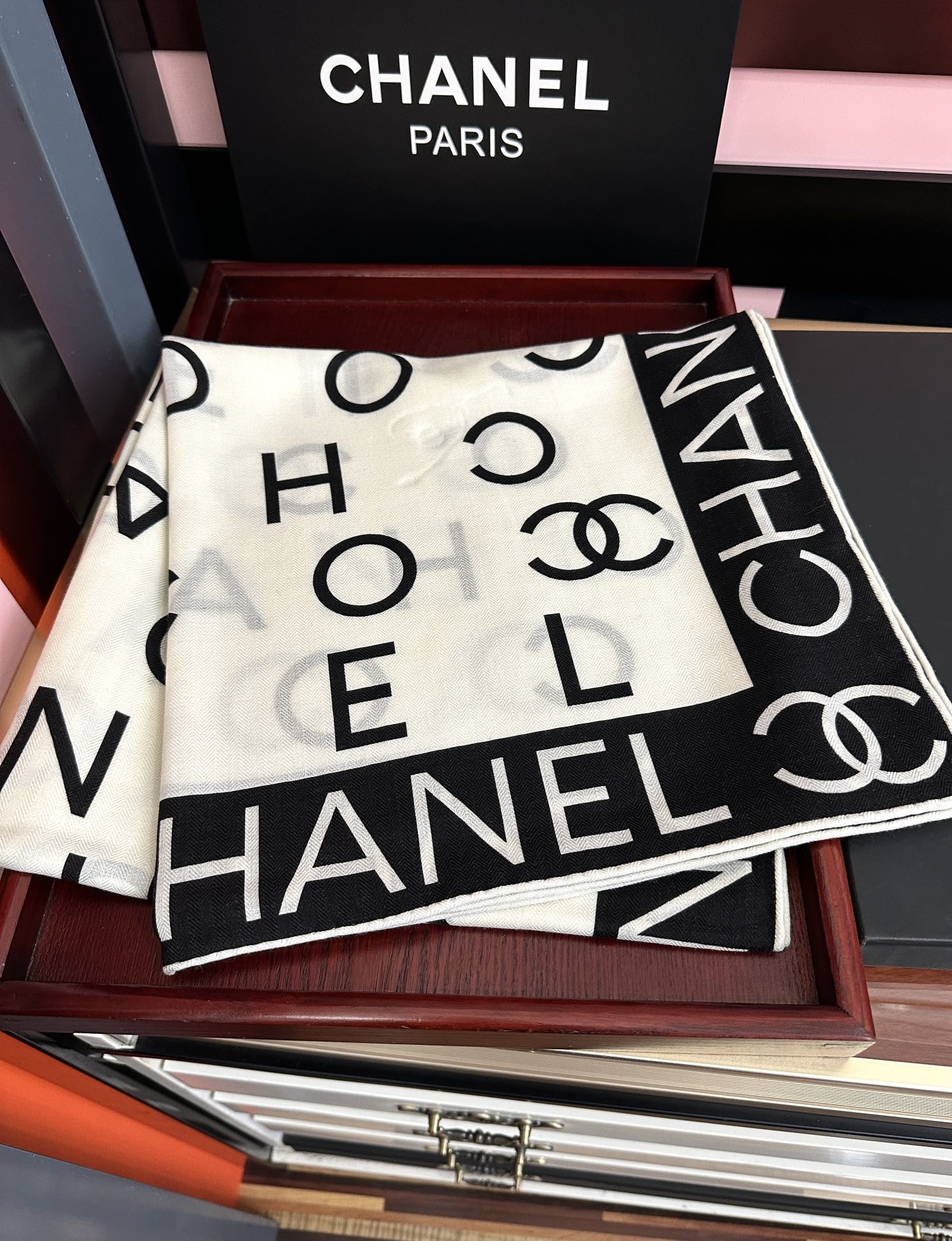 上新❤️香奈儿 【双面同色】2025太美了[發]🎩设计优雅风[礼物]~气质到骨子里[色]香奶奶新一季的面