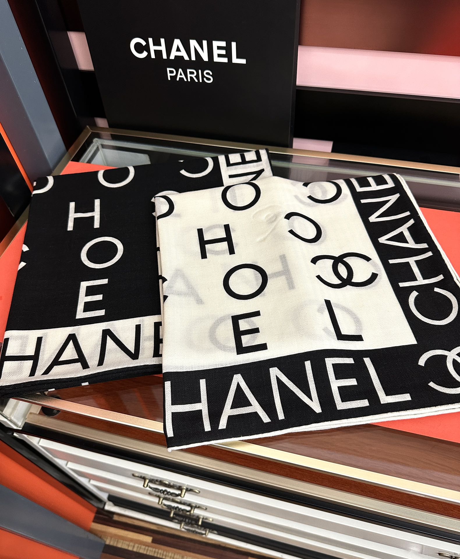 上新❤️香奈儿 【双面同色】2025太美了[發]🎩设计优雅风[礼物]~气质到骨子里[色]香奶奶新一季的面