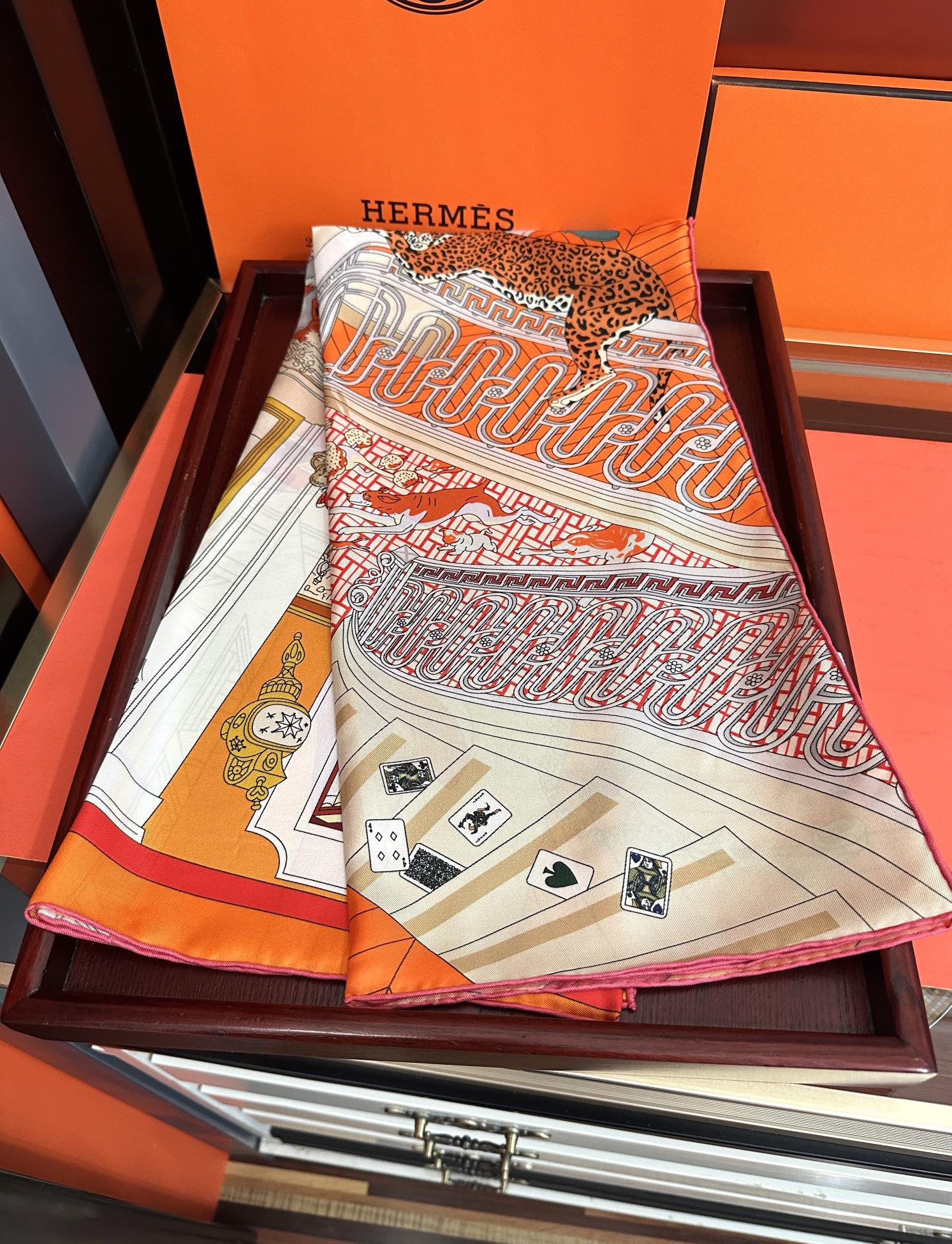。高品质2025HERMES 【24号之谜】[太阳]精致卷边[嘴唇]太美了品质感很显好[得意]好搭到上瘾