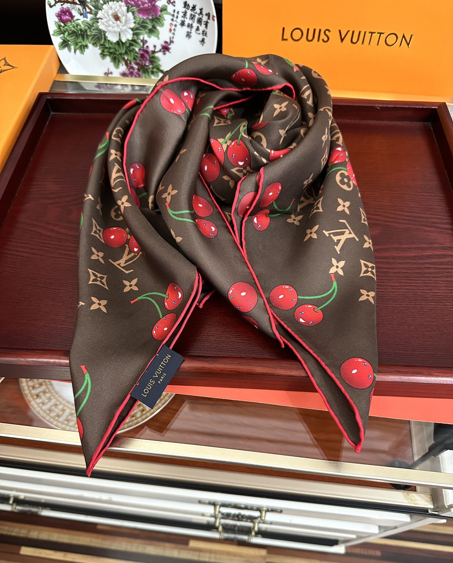 新款。2010高品质太美了[庆祝]LV官网同步【18mm双面同色顶级真丝】[庆祝]“L家”90典藏方巾通