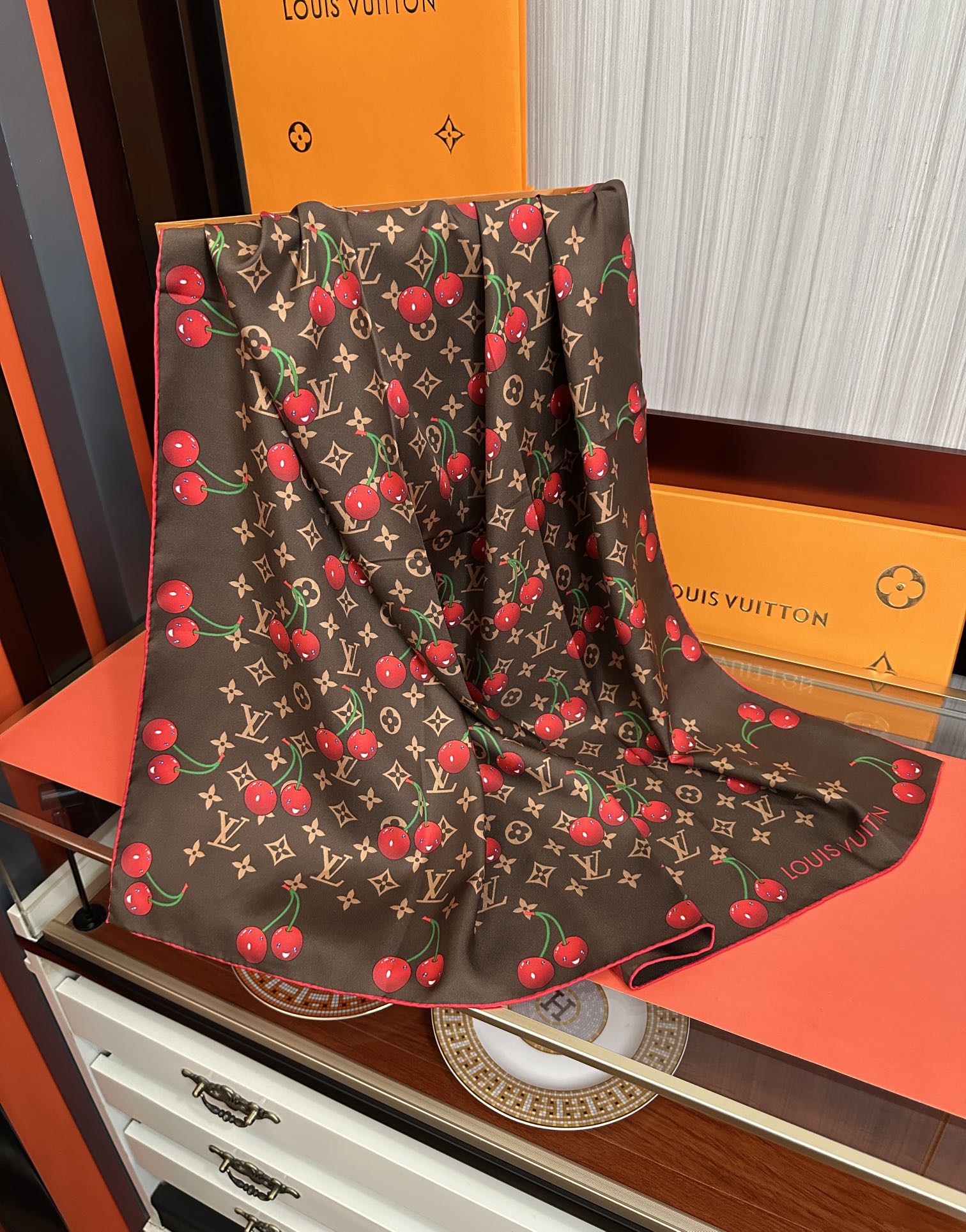 新款。2010高品质太美了[庆祝]LV官网同步【18mm双面同色顶级真丝】[庆祝]“L家”90典藏方巾通