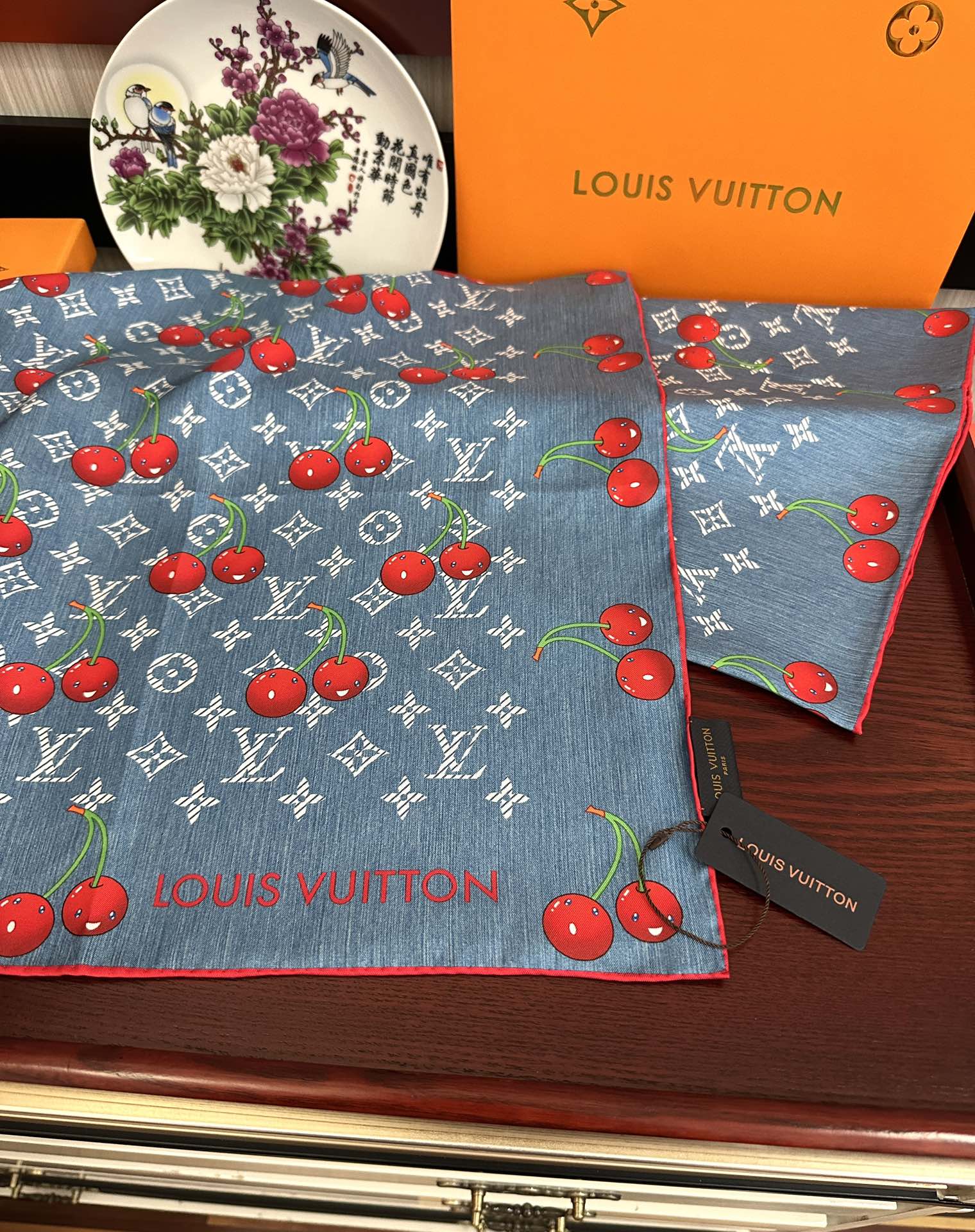 新款。2010高品质太美了[庆祝]LV官网同步【18mm双面同色顶级真丝】[庆祝]“L家”90典藏方巾通