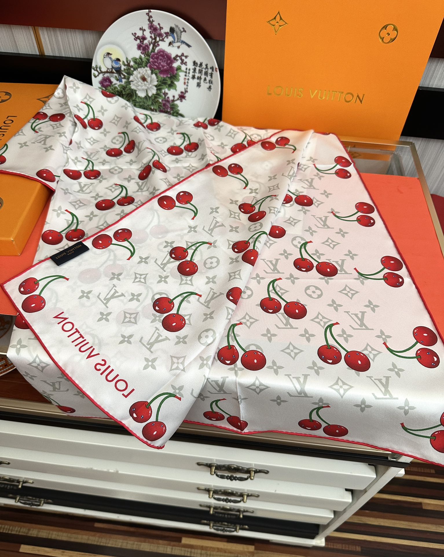 新款。2010高品质太美了[庆祝]LV官网同步【18mm双面同色顶级真丝】[庆祝]“L家”90典藏方巾通