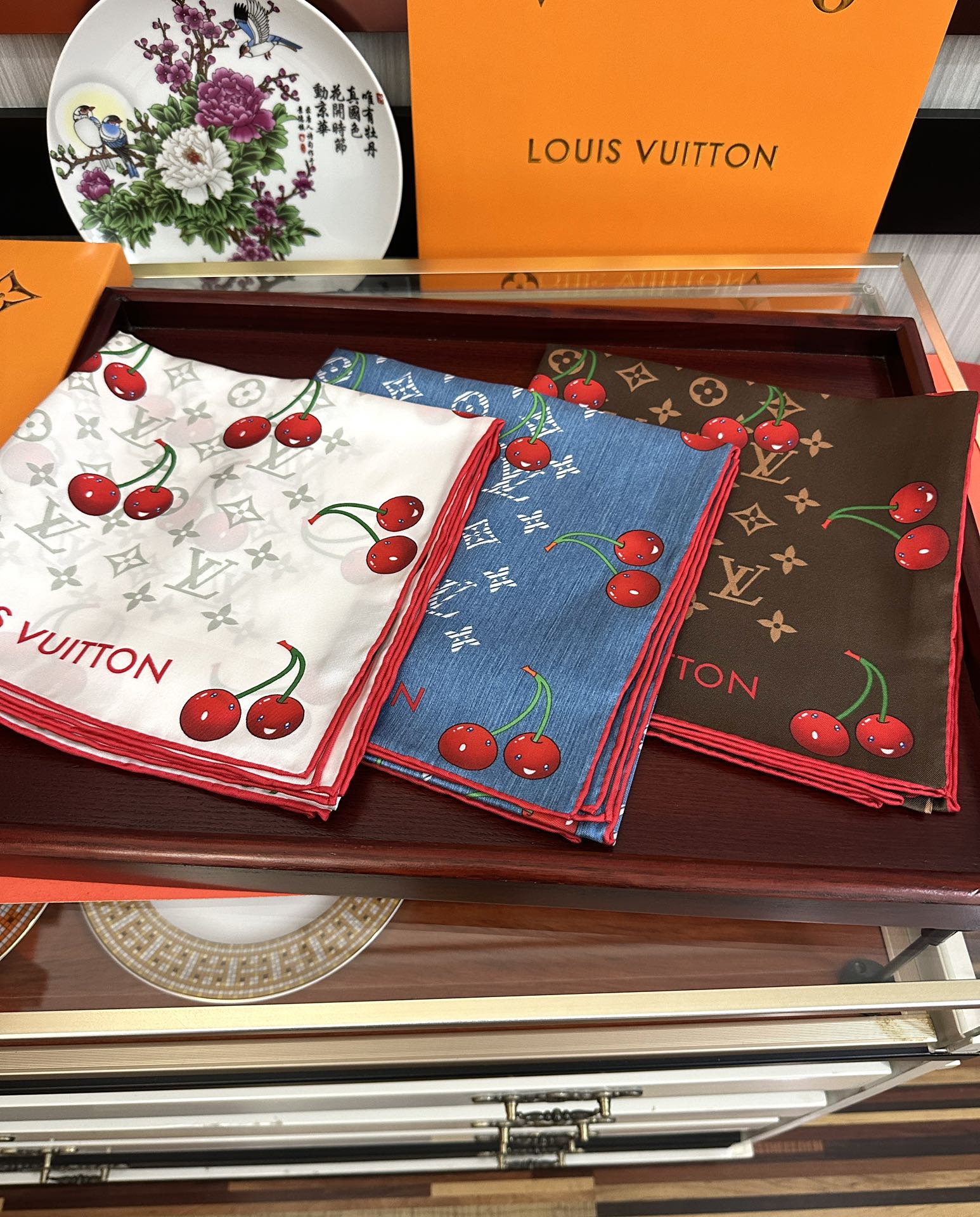 新款。2010高品质太美了[庆祝]LV官网同步【18mm双面同色顶级真丝】[庆祝]“L家”90典藏方巾通