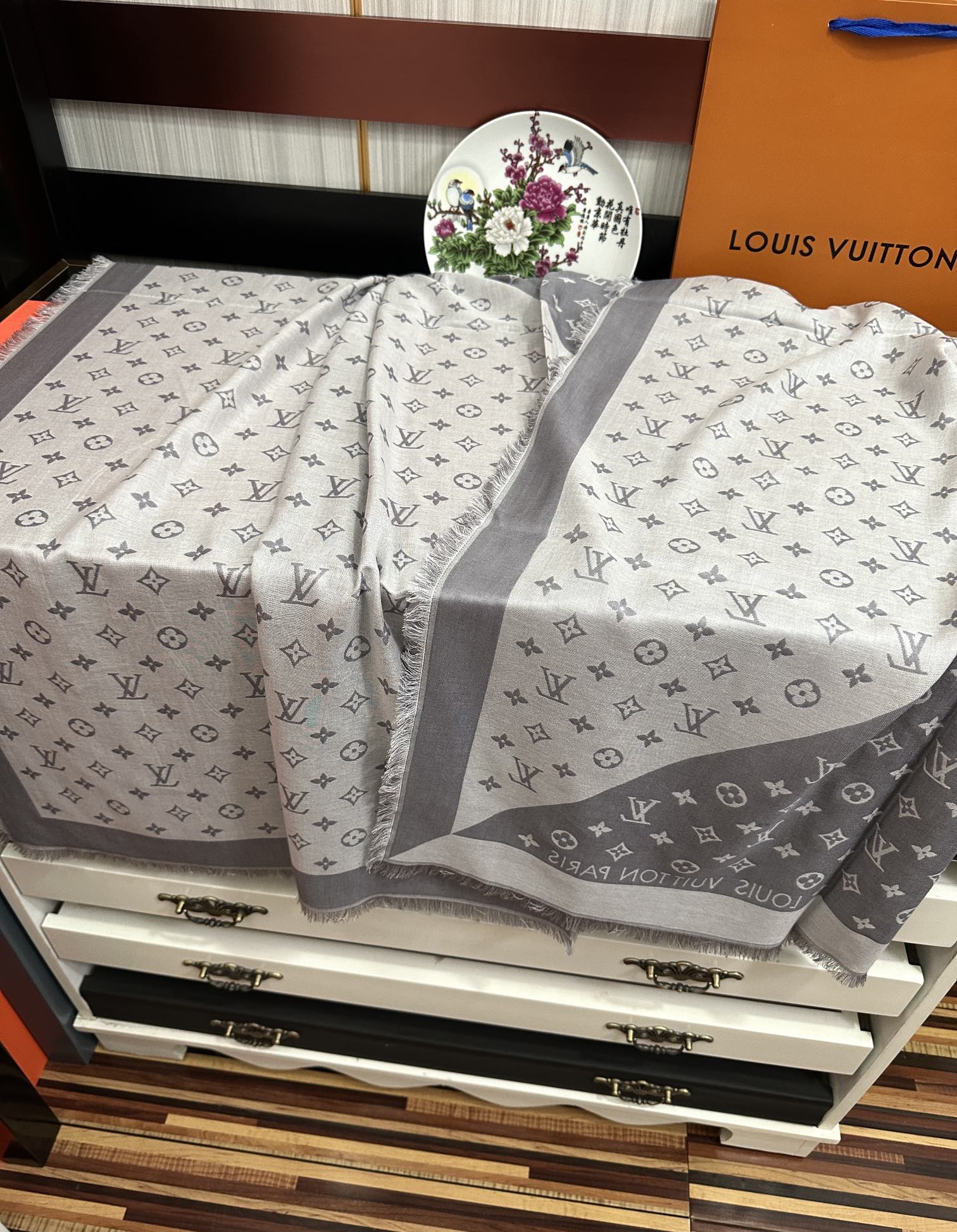 。LV 2025重磅推荐经典款L家人手必败一条最最经典款💪🏻💪🏻采用暗纹提花🌺🌺🌺技术重新演绎Monog