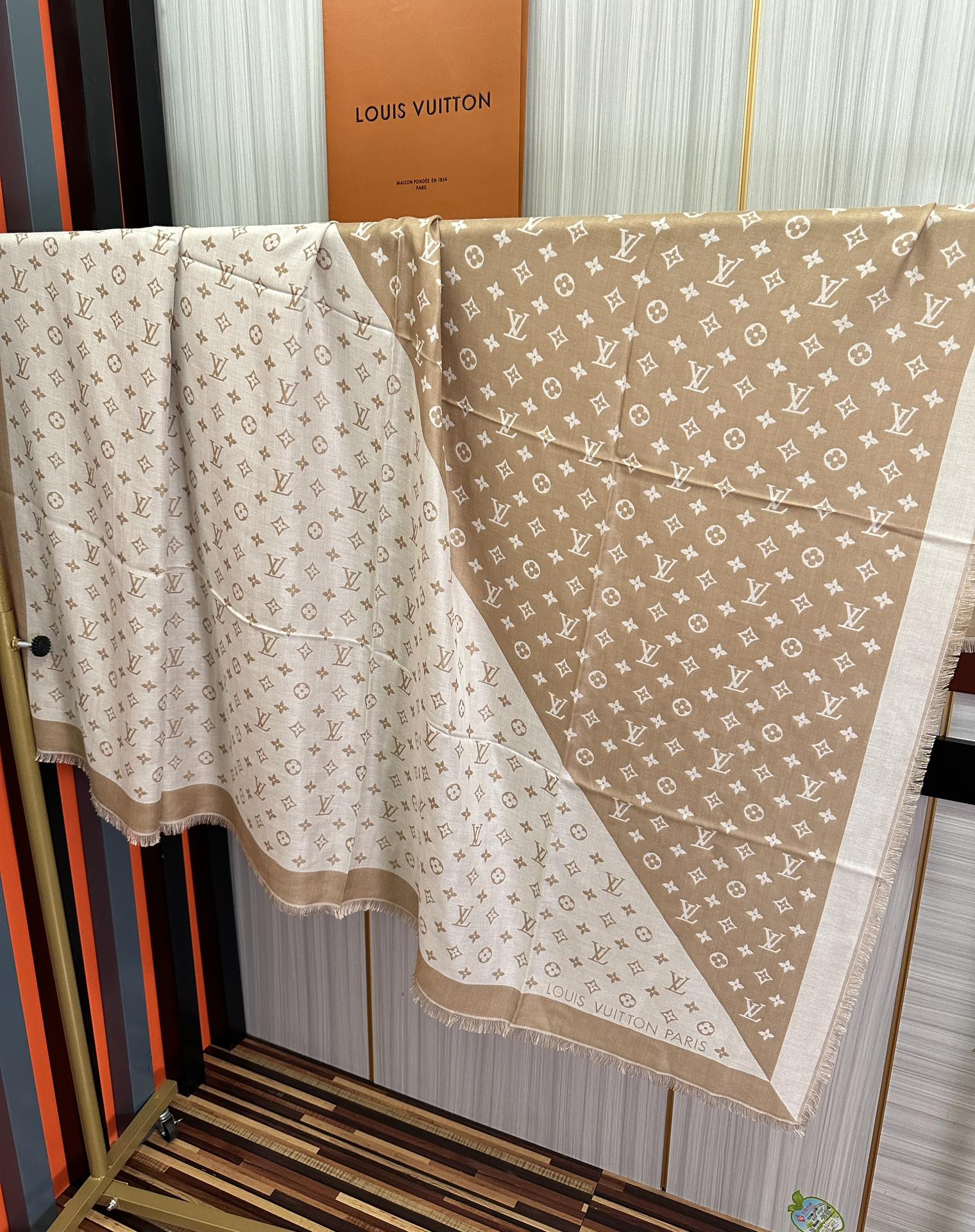 。LV 2025重磅推荐经典款L家人手必败一条最最经典款💪🏻💪🏻采用暗纹提花🌺🌺🌺技术重新演绎Monog