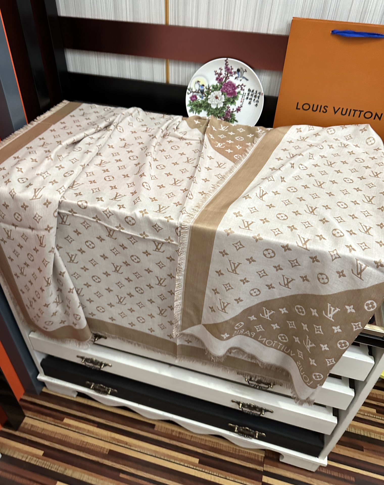 。LV 2025重磅推荐经典款L家人手必败一条最最经典款💪🏻💪🏻采用暗纹提花🌺🌺🌺技术重新演绎Monog