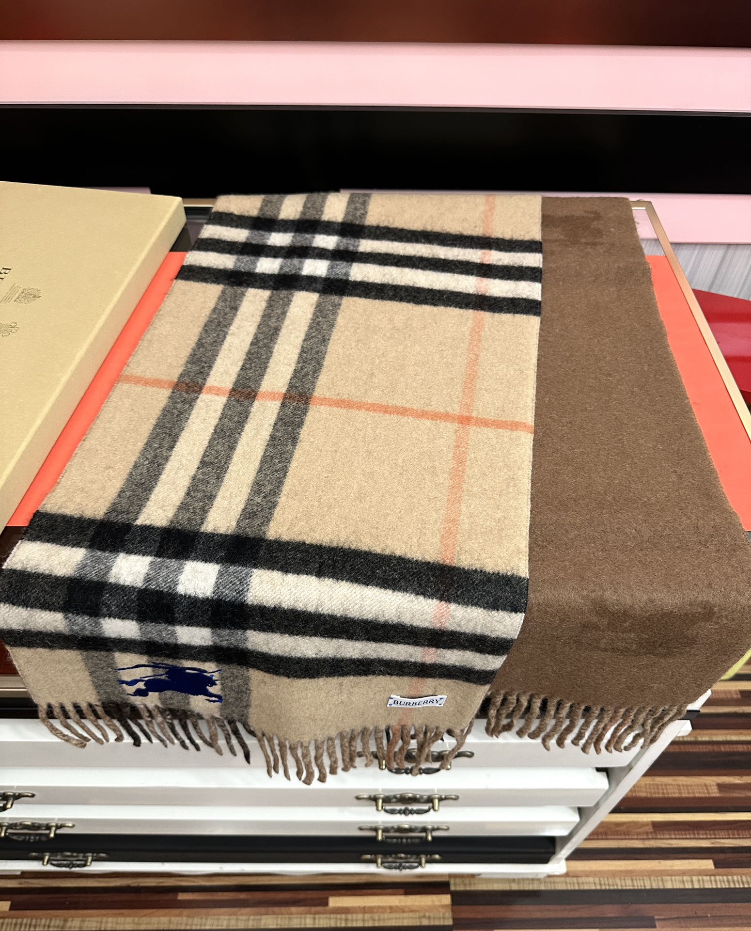 新款❤️巴宝利双面刺绣➕印花➕提花[庆祝] 大密度双面羊绒格子围巾 超高难度工艺 绝非一般coPy能做 