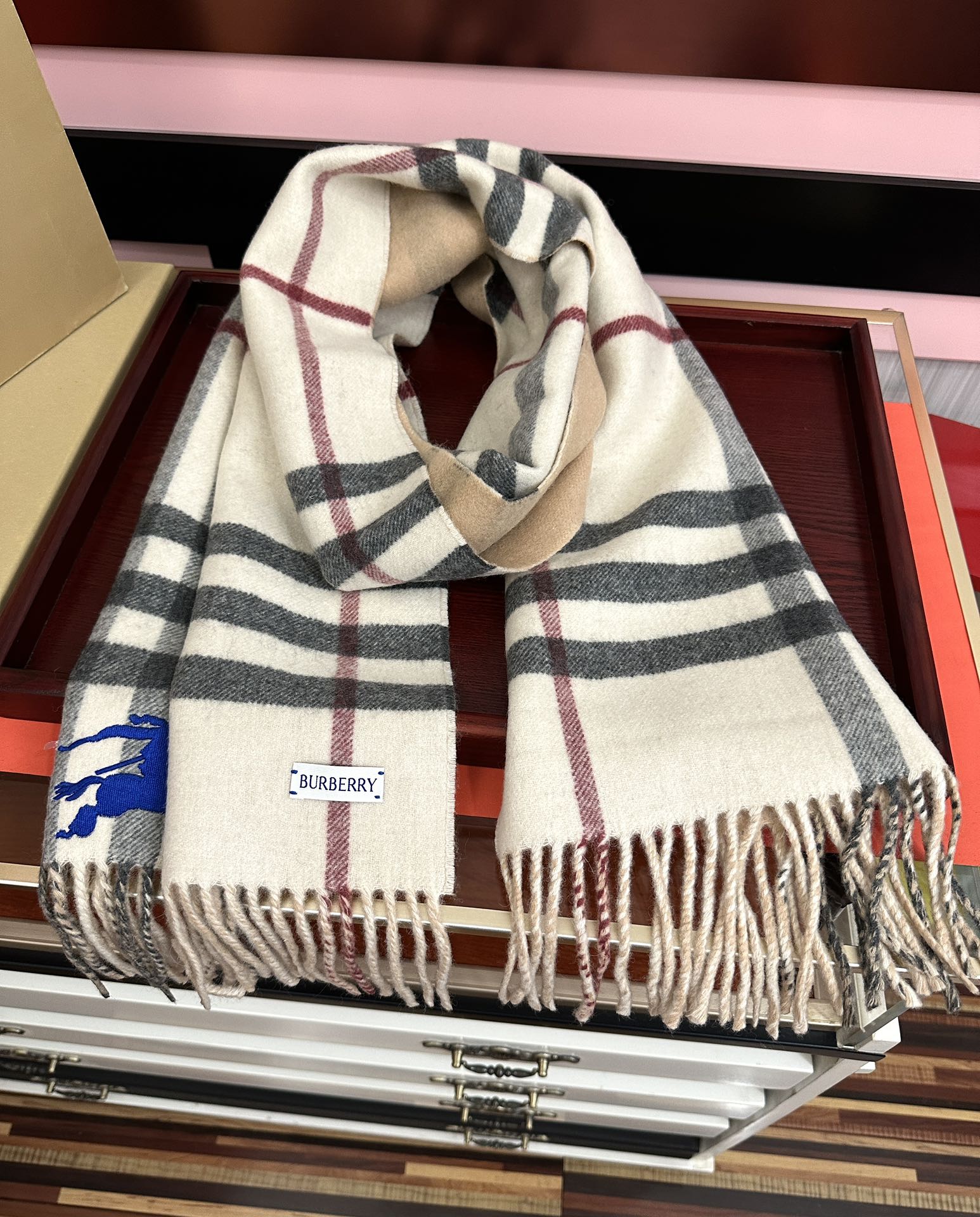 新款❤️巴宝利双面刺绣➕印花➕提花[庆祝] 大密度双面羊绒格子围巾 超高难度工艺 绝非一般coPy能做 