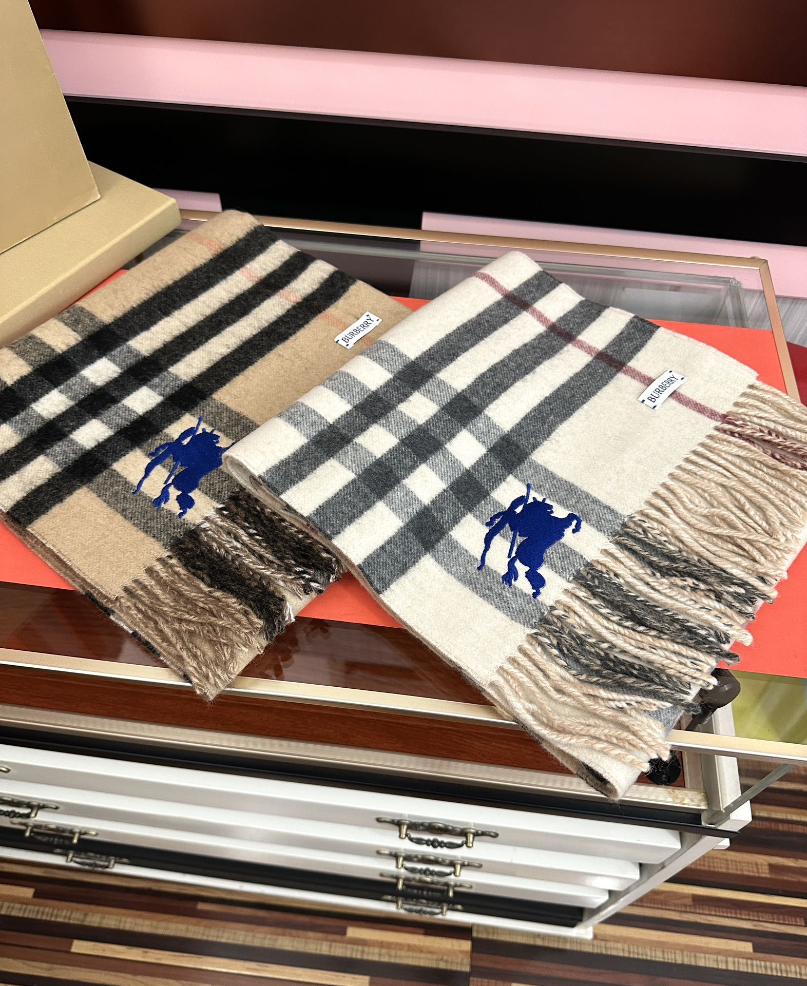 新款❤️巴宝利双面刺绣➕印花➕提花[庆祝] 大密度双面羊绒格子围巾 超高难度工艺 绝非一般coPy能做 