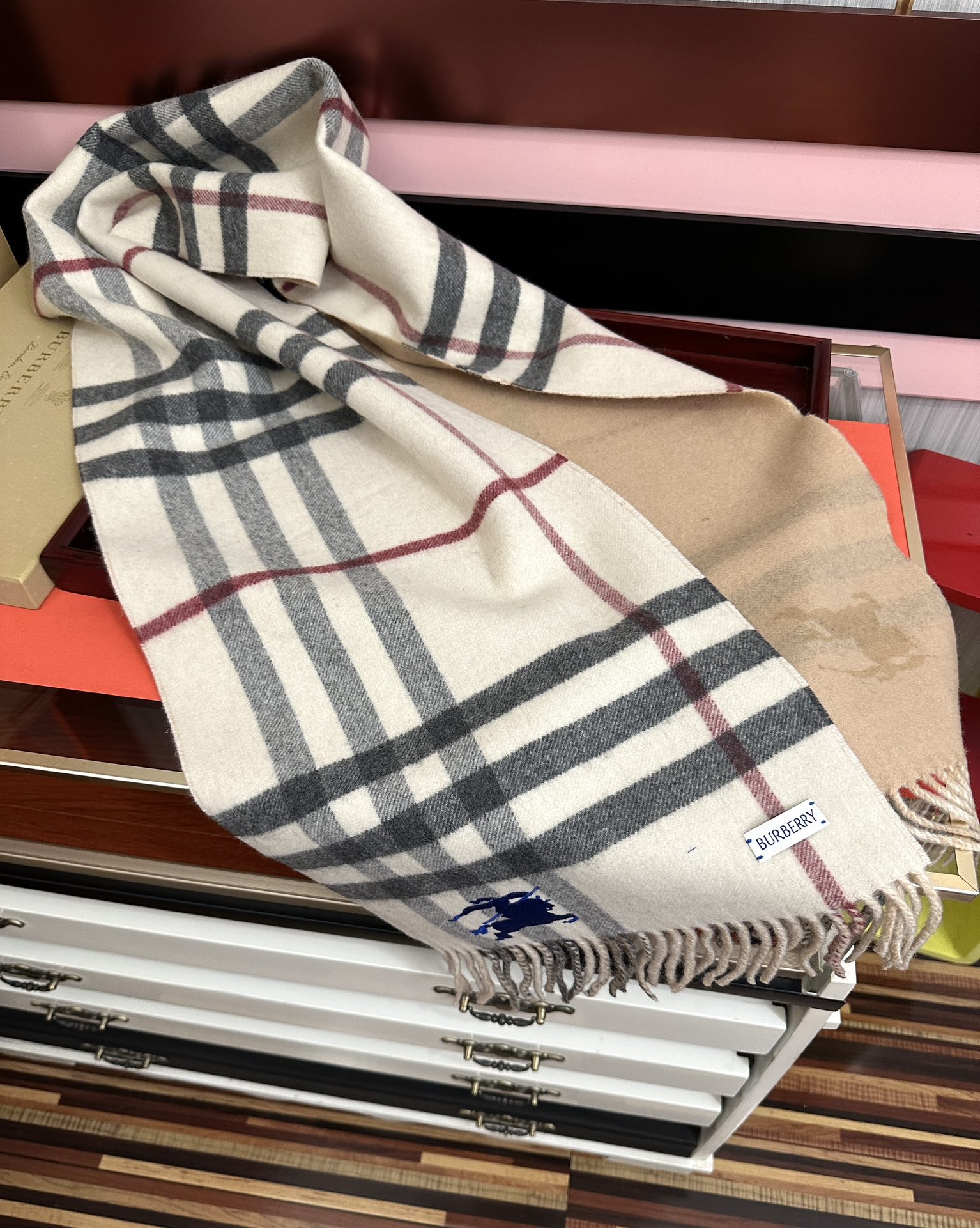 新款❤️巴宝利双面刺绣➕印花➕提花[庆祝] 大密度双面羊绒格子围巾 超高难度工艺 绝非一般coPy能做 