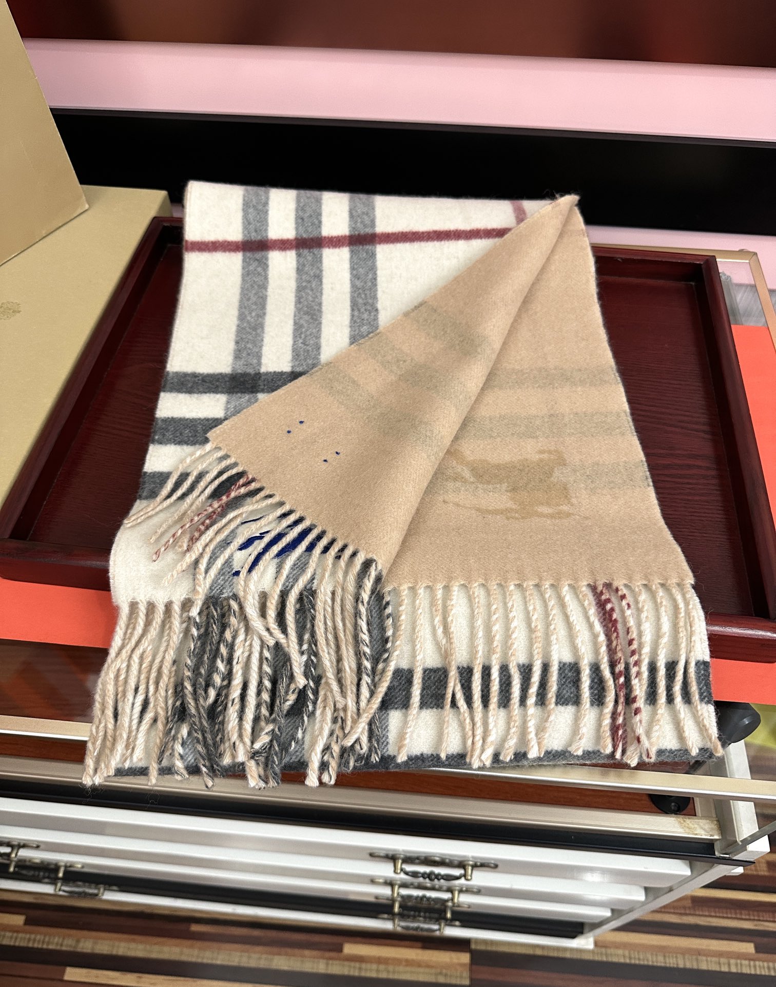 新款❤️巴宝利双面刺绣➕印花➕提花[庆祝] 大密度双面羊绒格子围巾 超高难度工艺 绝非一般coPy能做 