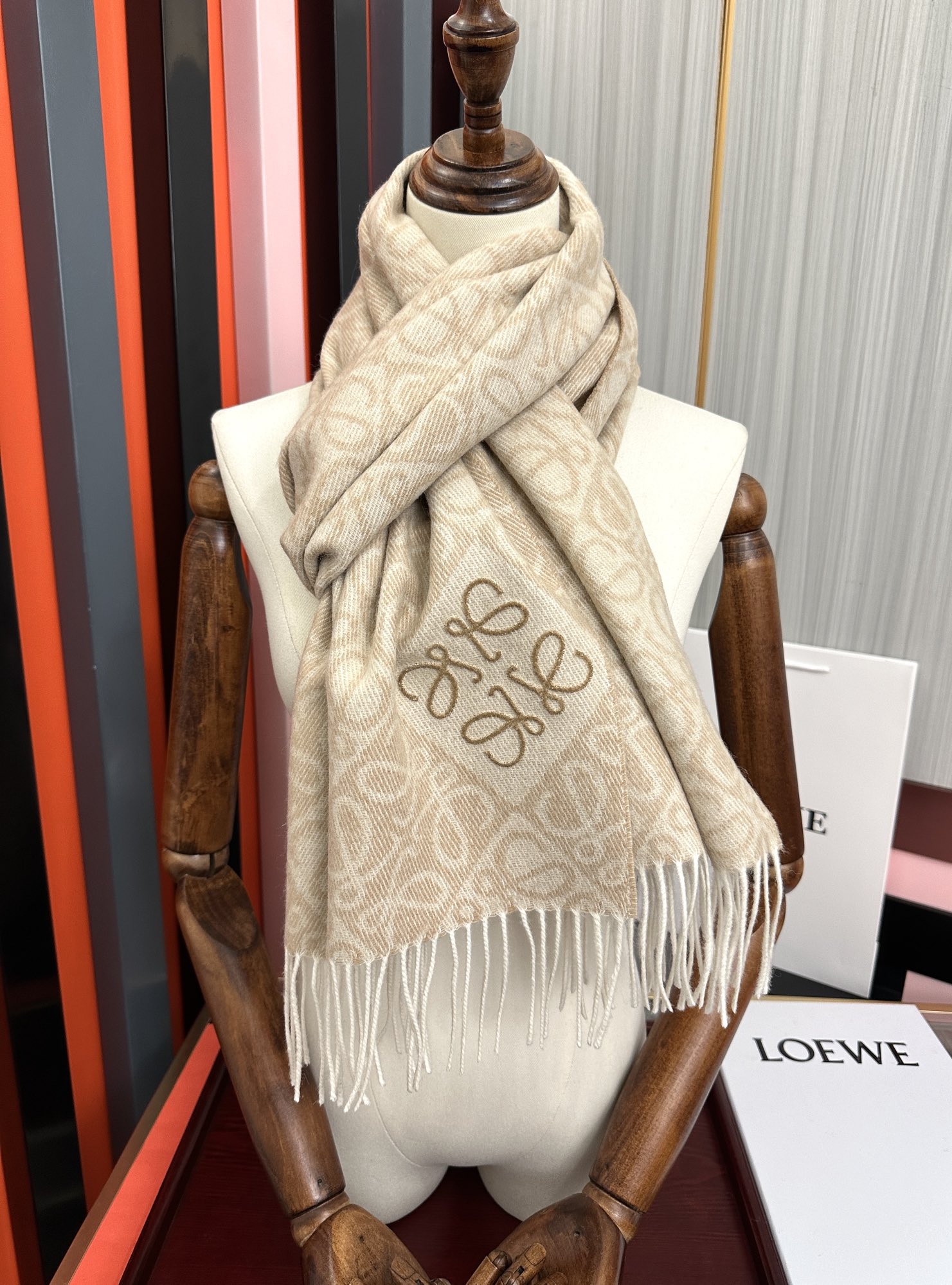 。罗意威2025 ZG最新款[庆祝] 棋盘格提花围巾[太阳]经典棋盘格矩阵设计高端设计[玫瑰] 不挑年龄