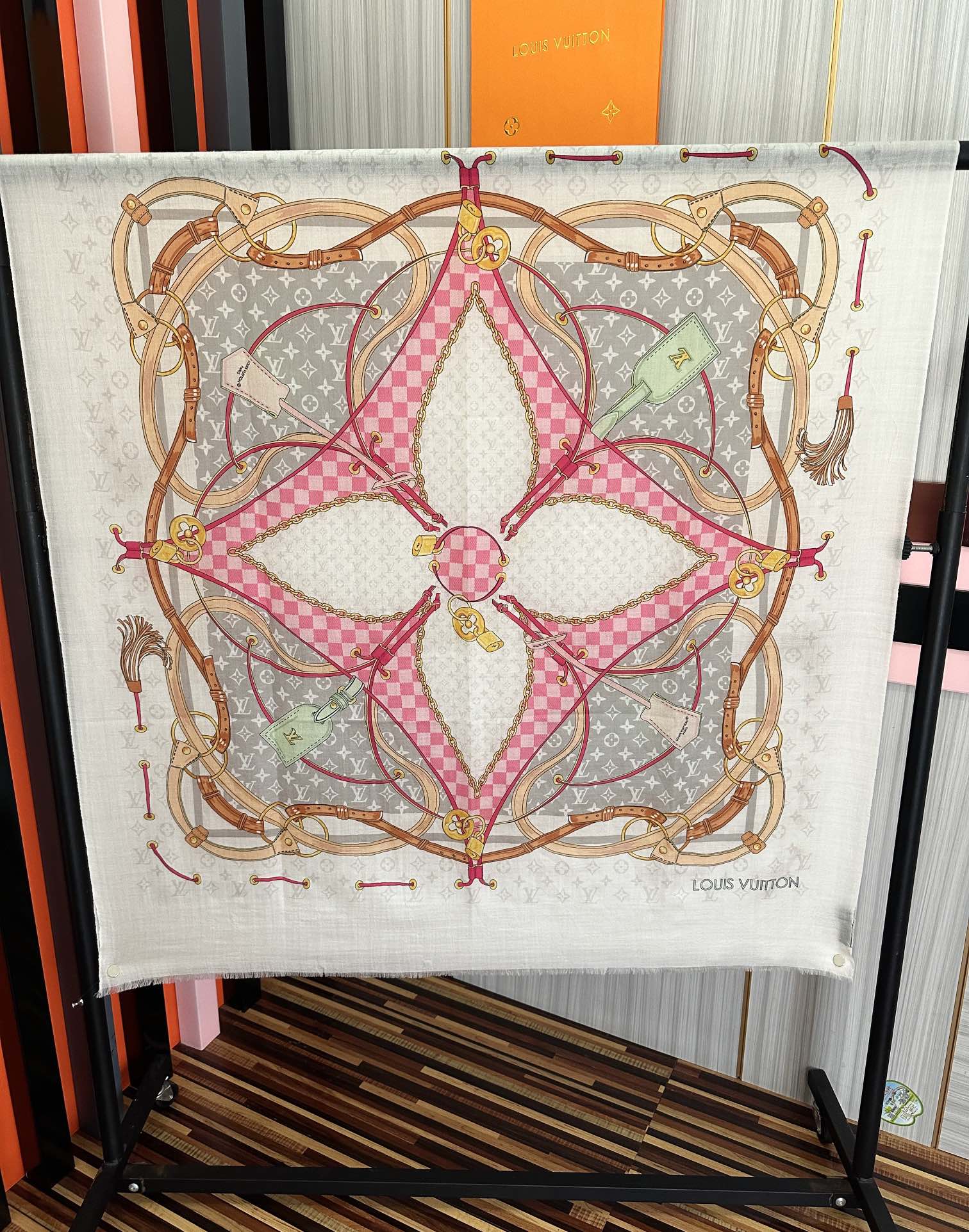 。新新 L v家 2025今年最流行的款式[得意]真心赞👍😘💍实物真心美 🎀披肩配以印花💓💃🏻无论设计喷