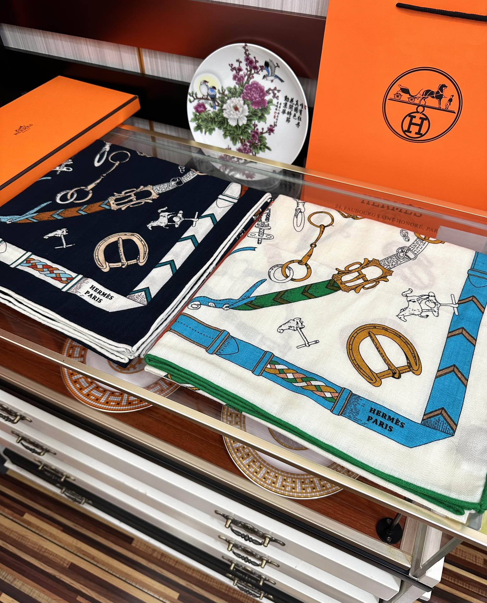 上新❤️2025 爱马士【双面同色】ZG同步最新款 买了都说好看顶级工艺超值[嘴唇]专柜爆款🎁🎁羊绒方巾