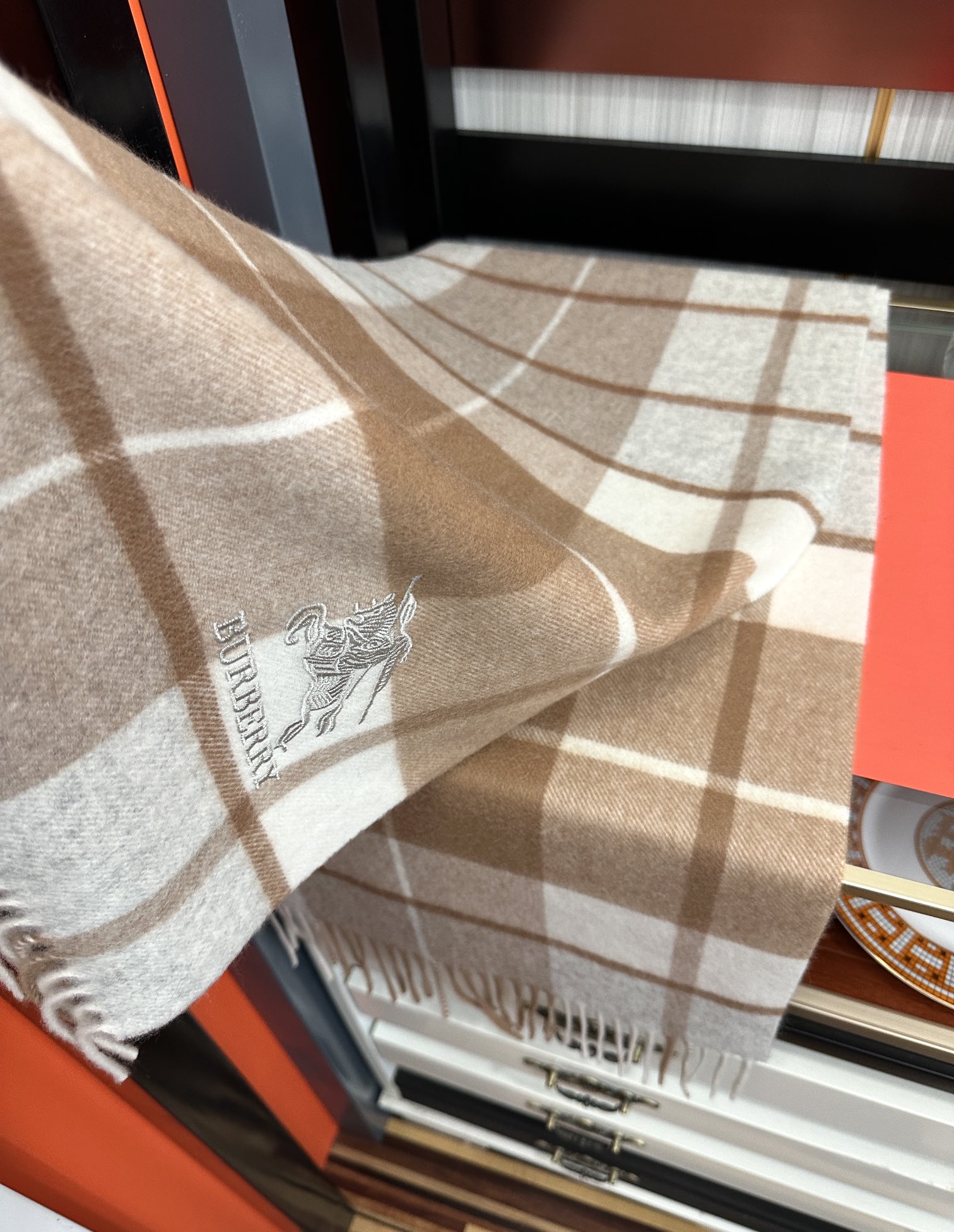 。85%山羊绒 2025 巴宝莉【刺绣战马】采用内蒙古顶级山羊绒 最新款男女通用情侣款👫重磅推荐💥 经典