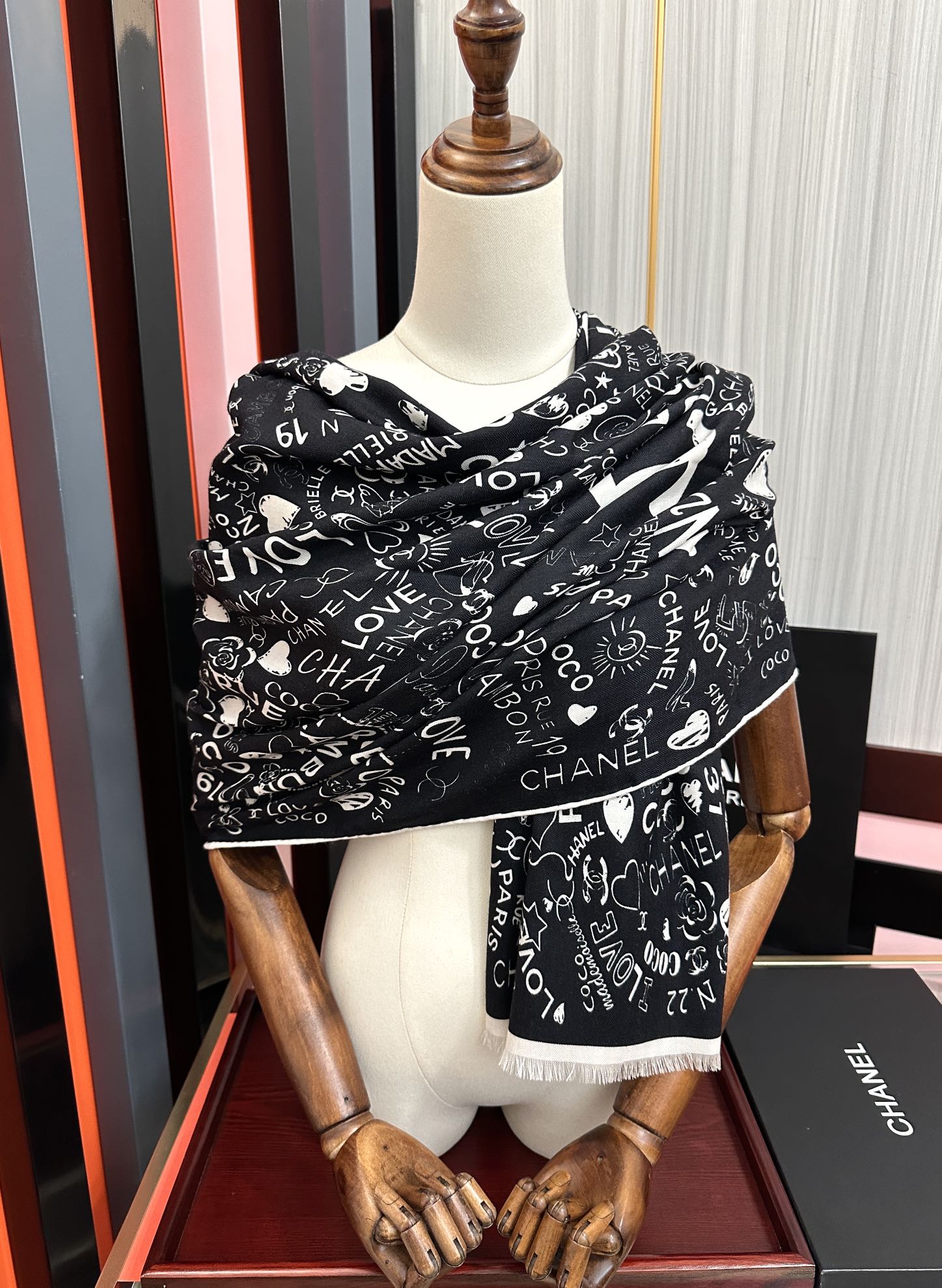 。新款 小香 双面同色 2025【coco涂鸦系列】太美了[吃瓜]下手一定要快[嘴唇]四季都可以用[勾引