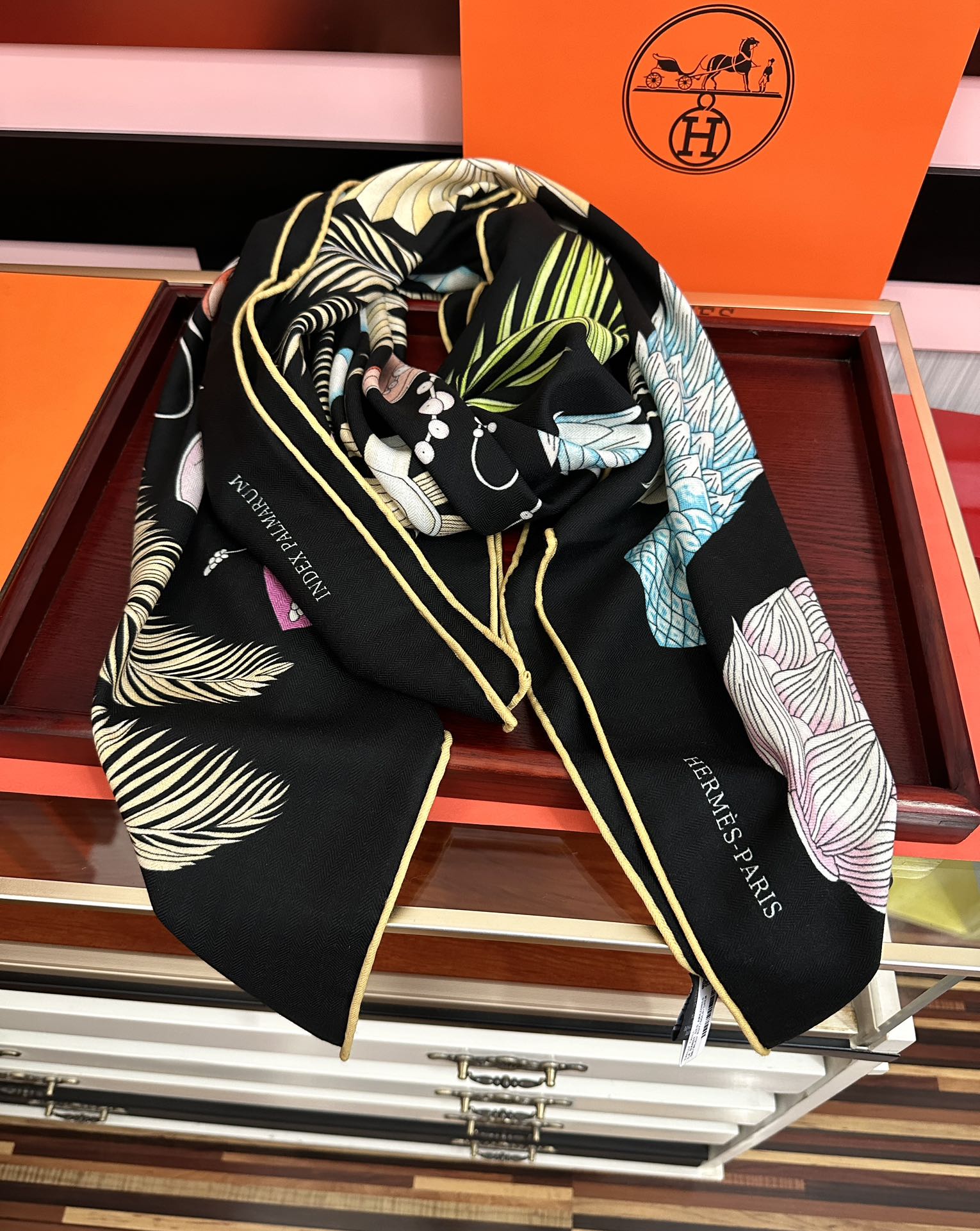 新款。2010爱马仕 ZG同步【菠萝🍍图案】[太阳]我就不推荐了回头分享一下部分复刻款的老款信息资料供大