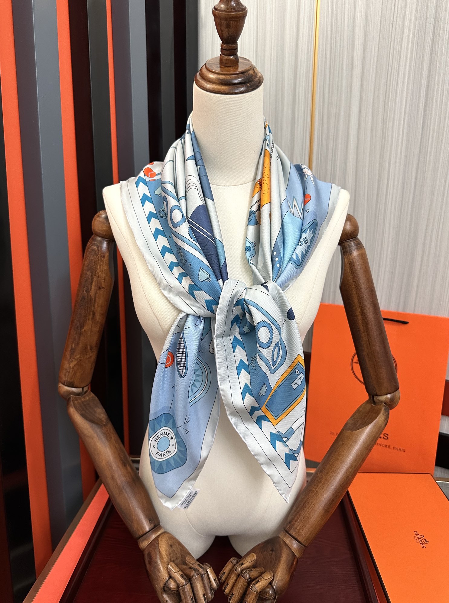 。H家2025新款【爱马系列】手工卷边，买到都说好👍下手一定要快高端 大爱❤️女人尤物 货极少 四季都可