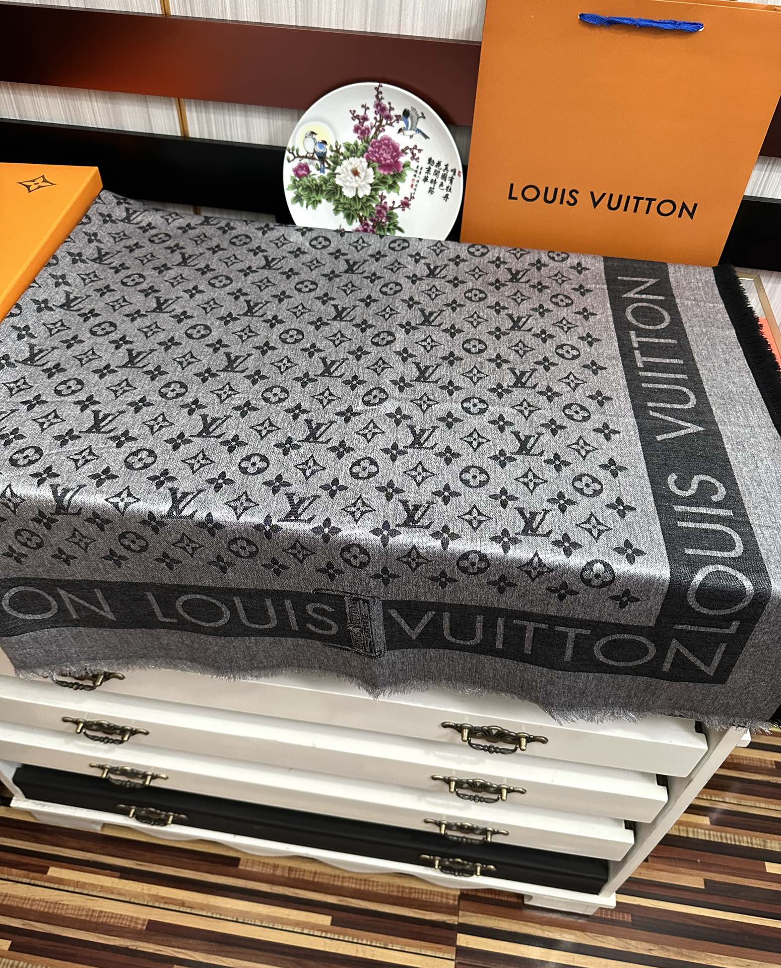 。2010最新款LV重磅推荐太美了[得意]，永不过时，好货不怕晚，经典款L家人手必备一条最最经典款💪🏻💪