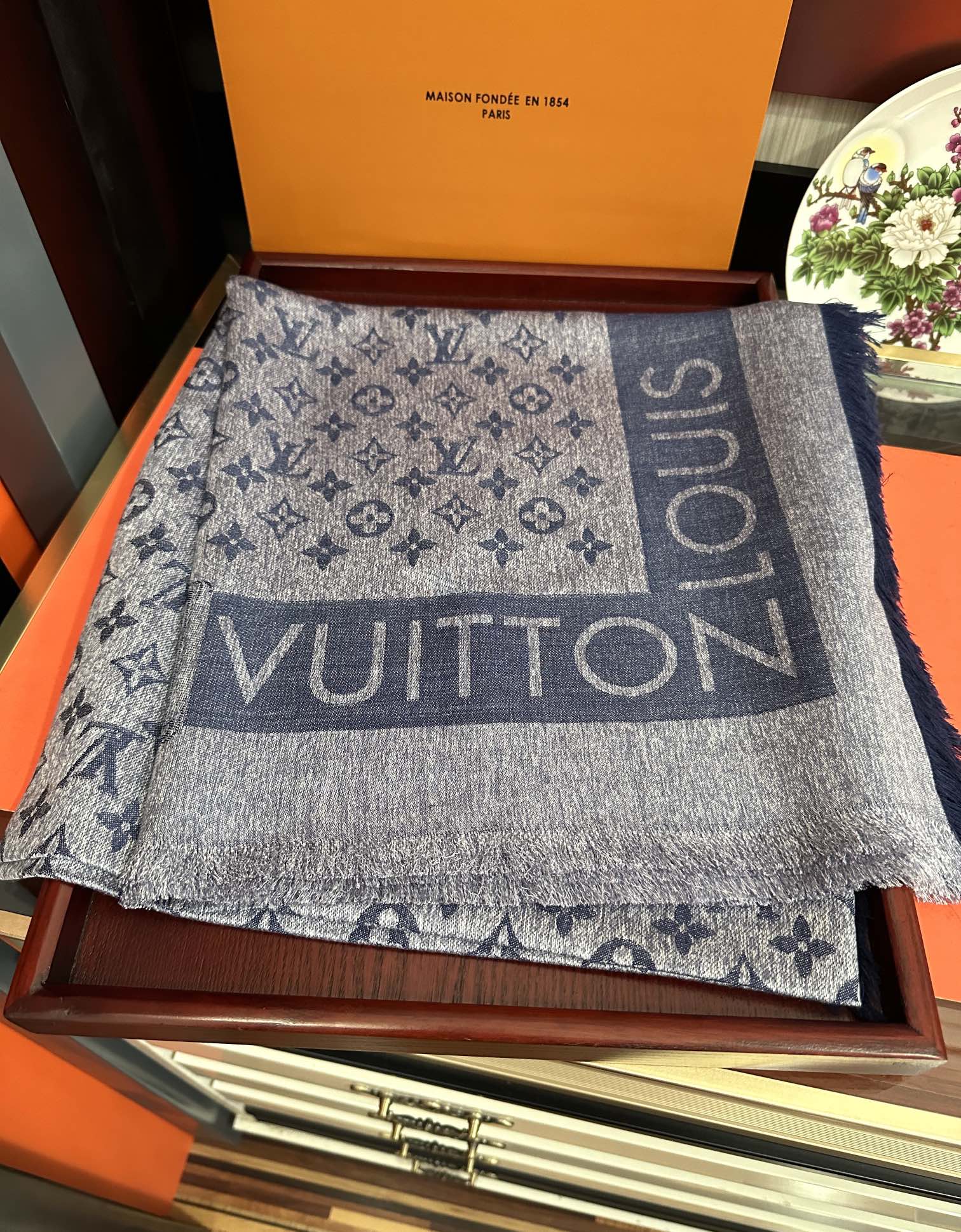 。2010最新款LV重磅推荐太美了[得意]，永不过时，好货不怕晚，经典款L家人手必备一条最最经典款💪🏻💪