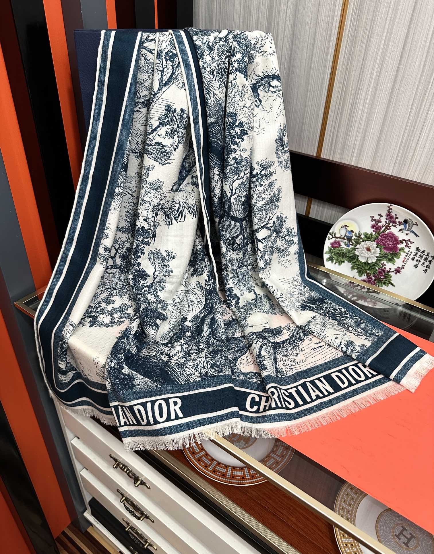 新款迪奥。2010双面同色【动物丛林】太美了[吃瓜]下手一定要快[嘴唇]四季都可以用[勾引]真心美的让人