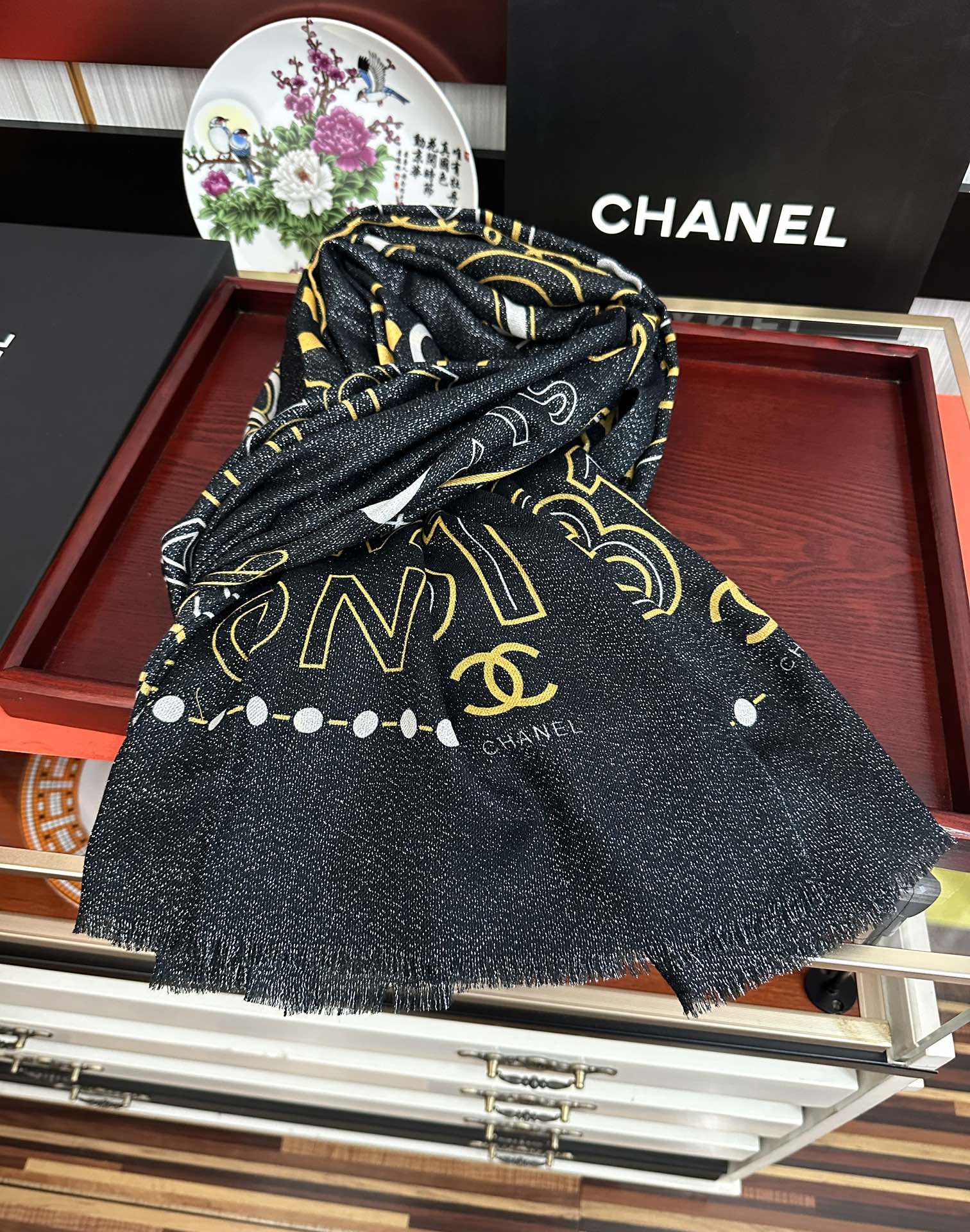 。上新小香 银丝2025 最新款[吃瓜]闪闪发光[咖啡]顶级设计太美了，真心赞👍【羊绒绒长巾】😘💍实物真