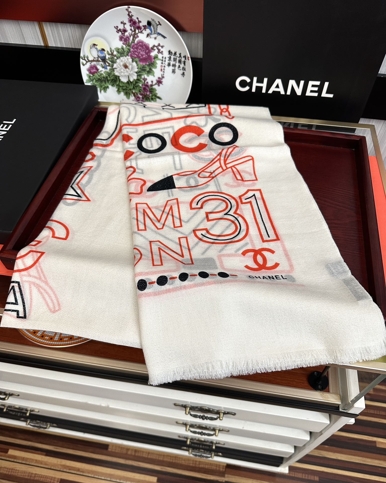 。上新小香 银丝2025 最新款[吃瓜]闪闪发光[咖啡]顶级设计太美了，真心赞👍【羊绒绒长巾】😘💍实物真