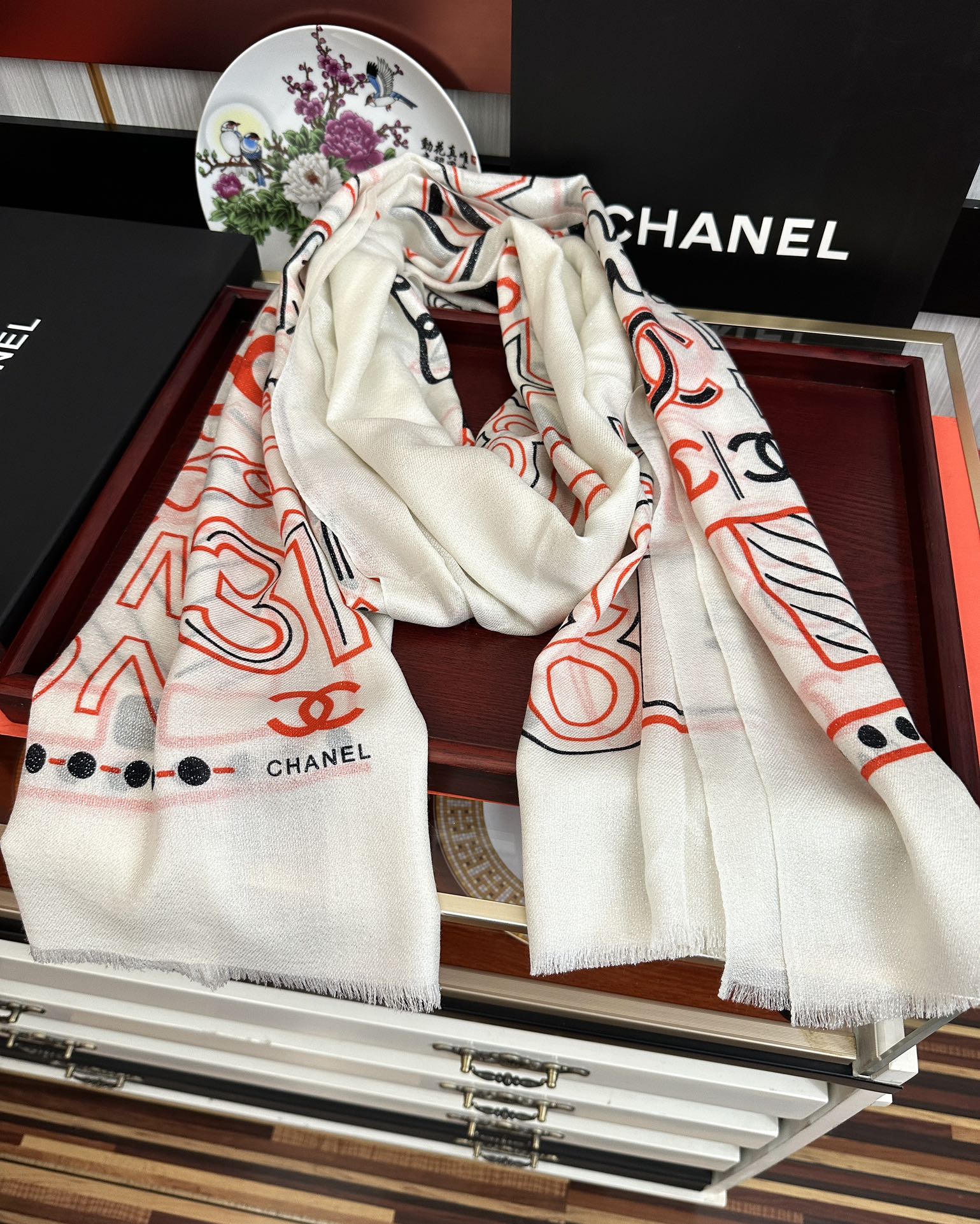 。上新小香 银丝2025 最新款[吃瓜]闪闪发光[咖啡]顶级设计太美了，真心赞👍【羊绒绒长巾】😘💍实物真