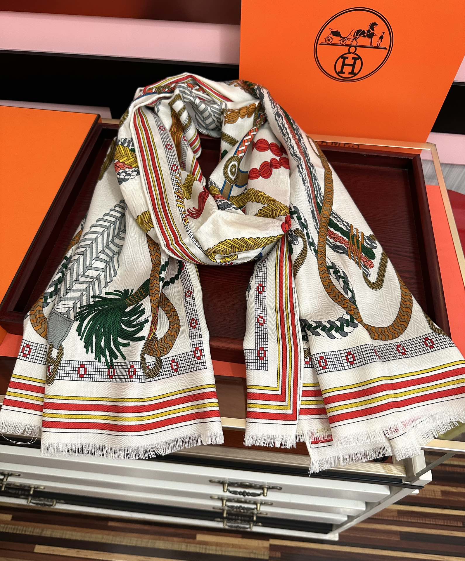 。新款2025 爱马仕。【双面同色】太美了[吃瓜]下手一定要快[嘴唇]四季都可以用[勾引]真心美的让人非