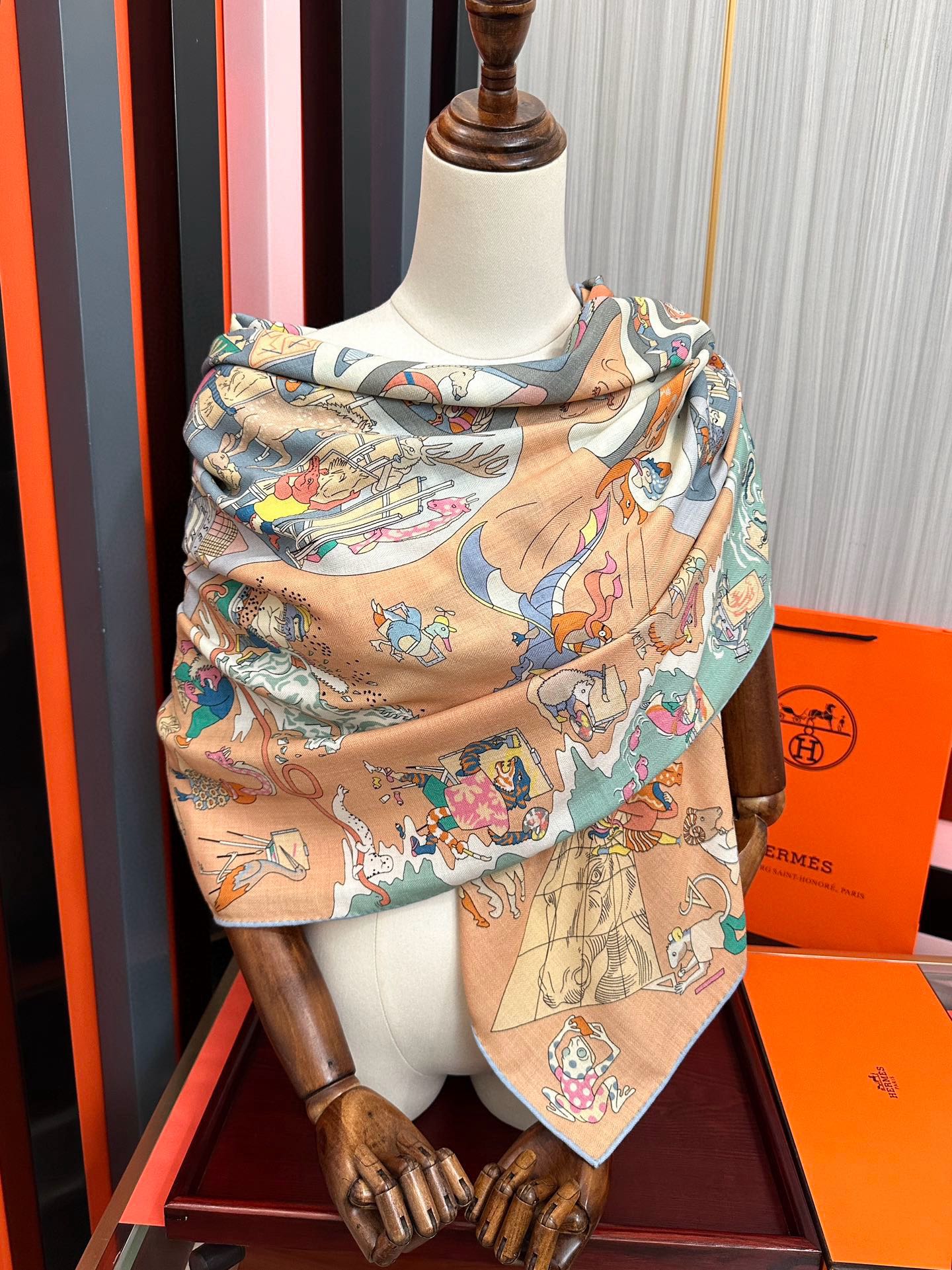 上新 。爱马仕 【马术学院】[嘴唇]今年最新款 140双面同色丝毛披肩这款爱马仕的经典单品展现强大而迷人