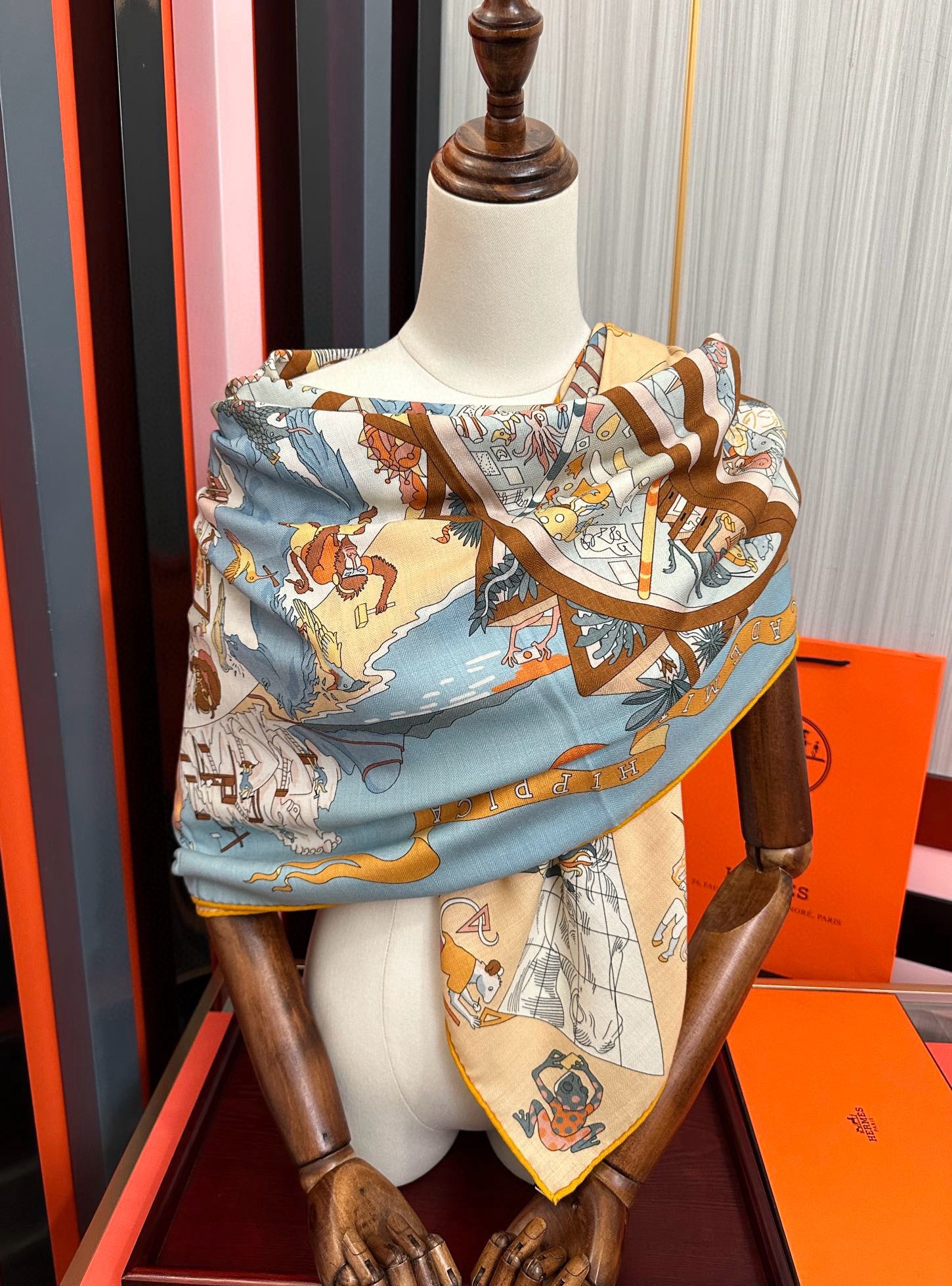 上新 。爱马仕 【马术学院】[嘴唇]今年最新款 140双面同色丝毛披肩这款爱马仕的经典单品展现强大而迷人